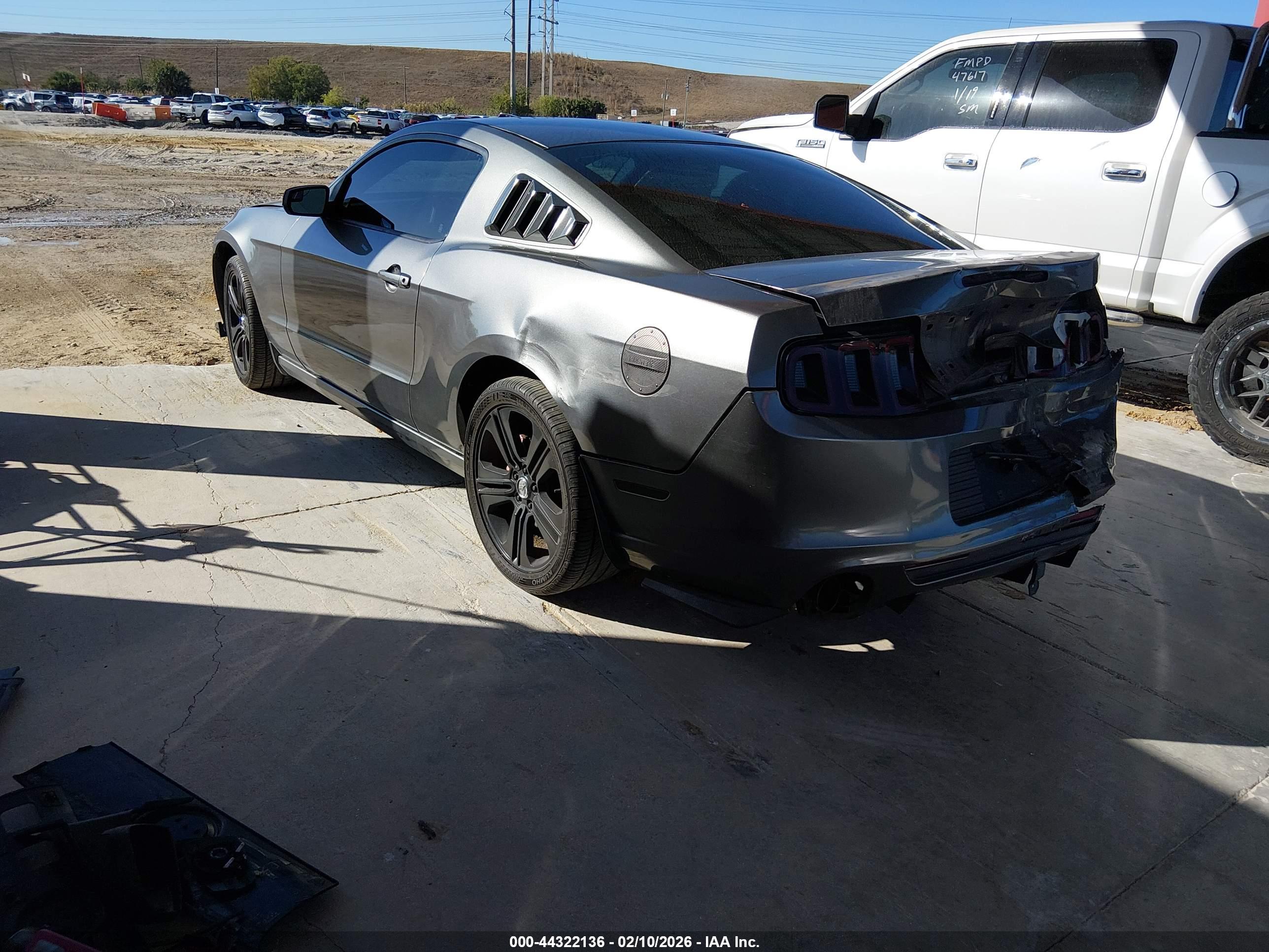 FORD MUSTANG image 3