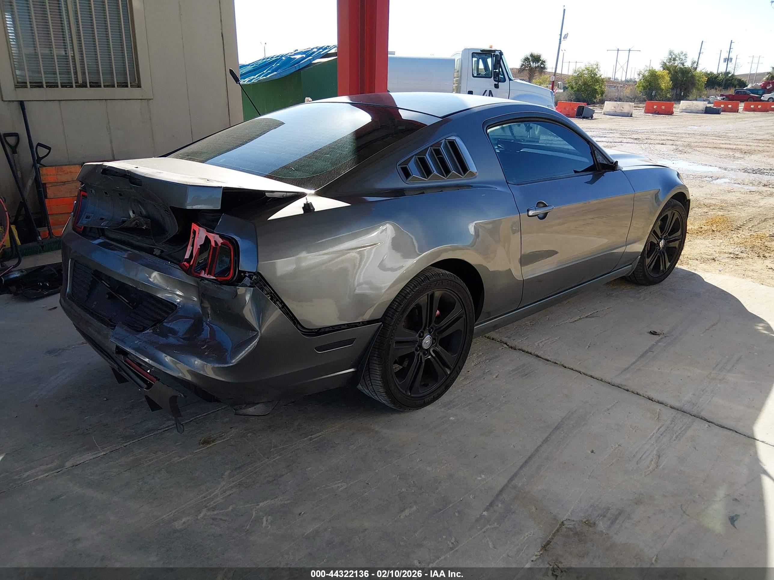 FORD MUSTANG image 4