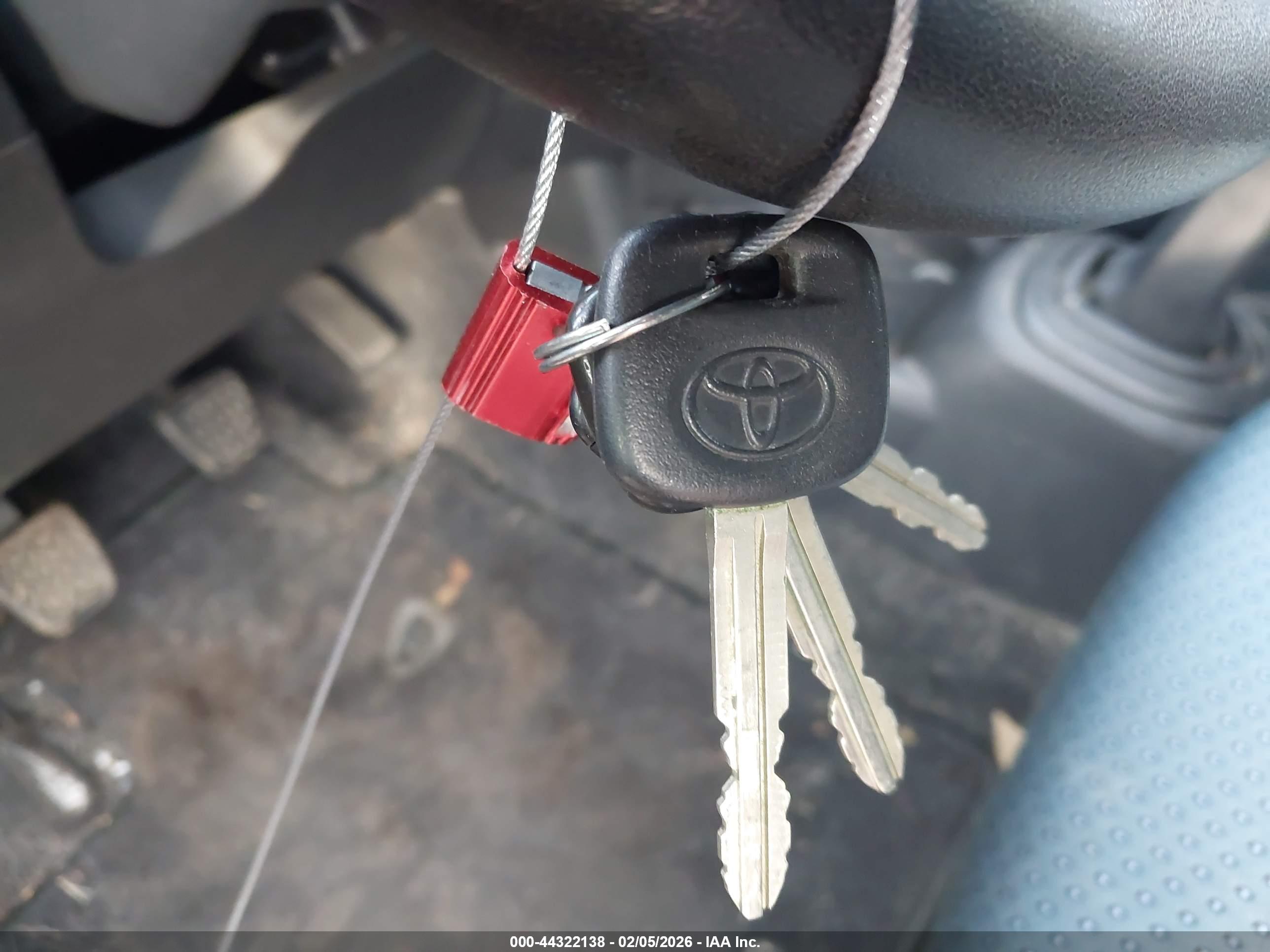 TOYOTA YARIS image 11