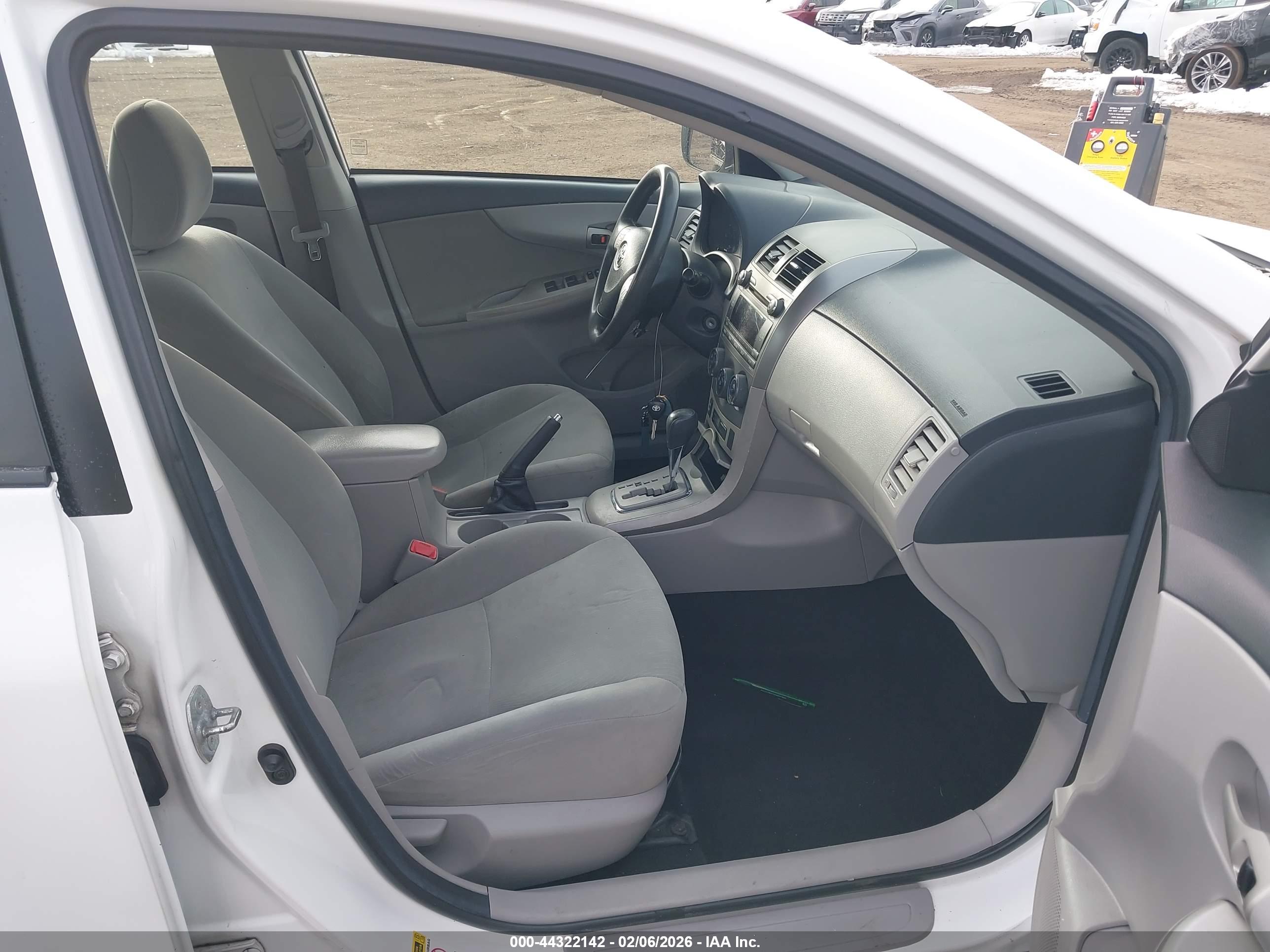 TOYOTA COROLLA image 5