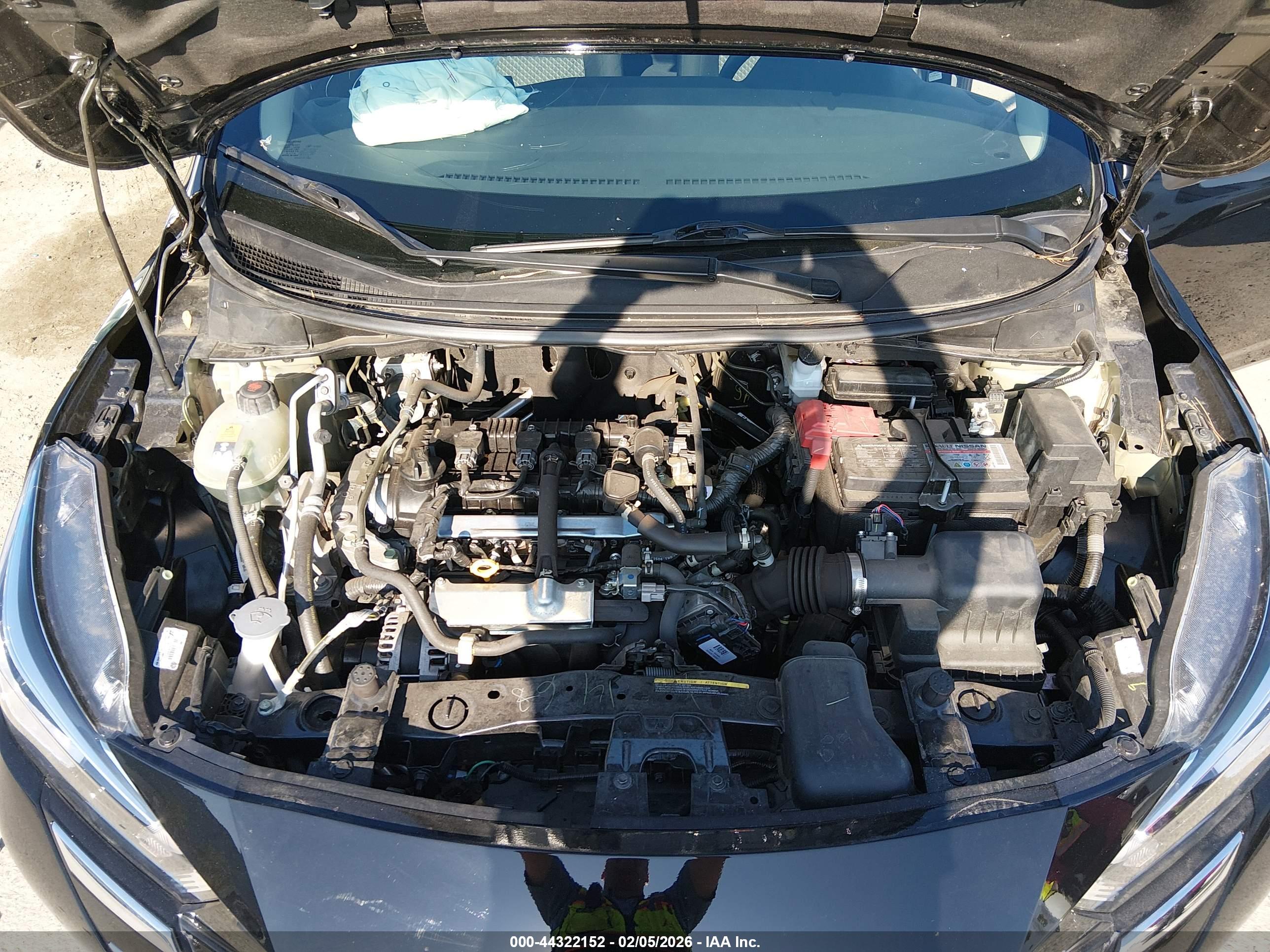 NISSAN VERSA image 10