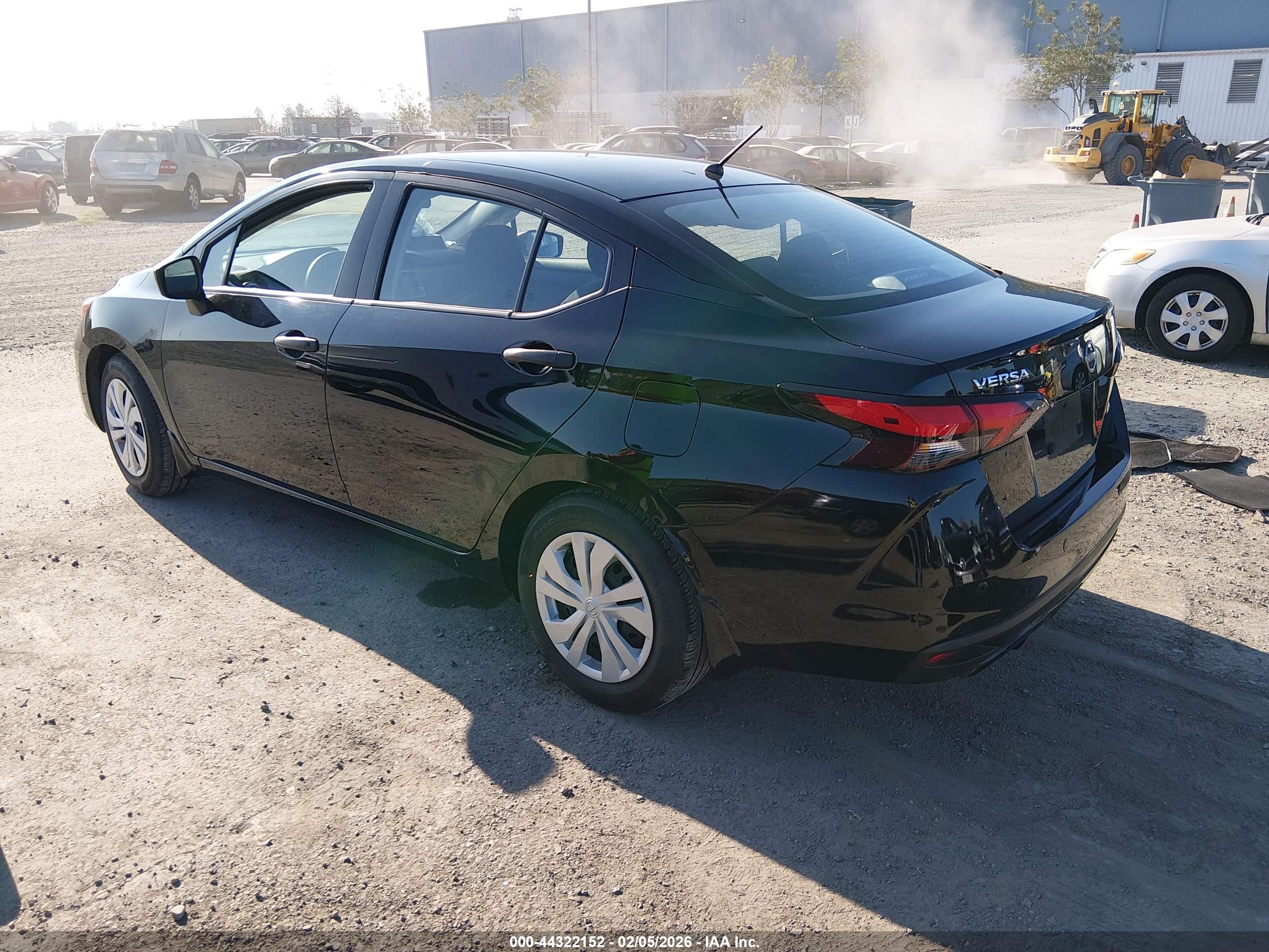 NISSAN VERSA image 3