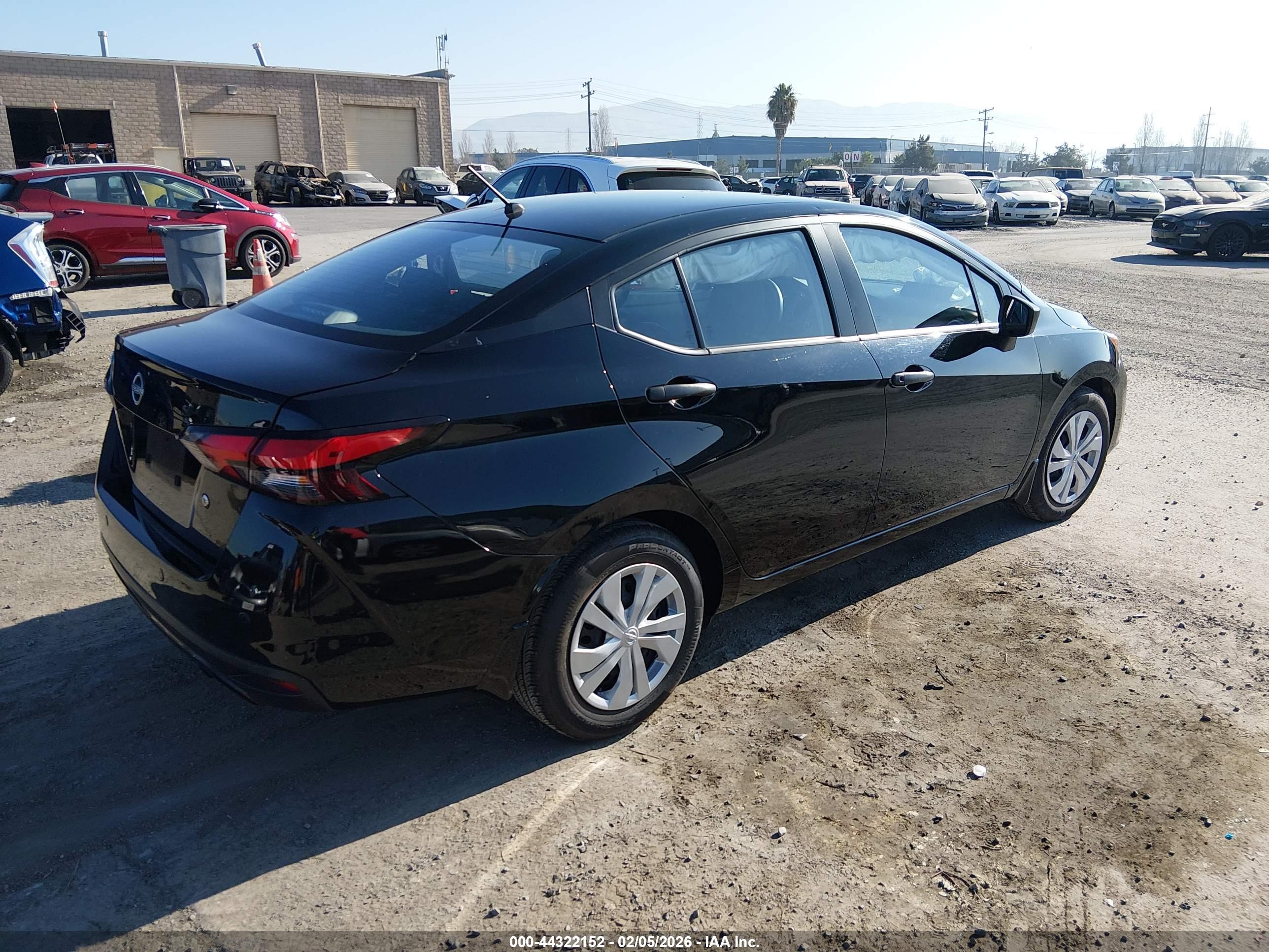 NISSAN VERSA image 4