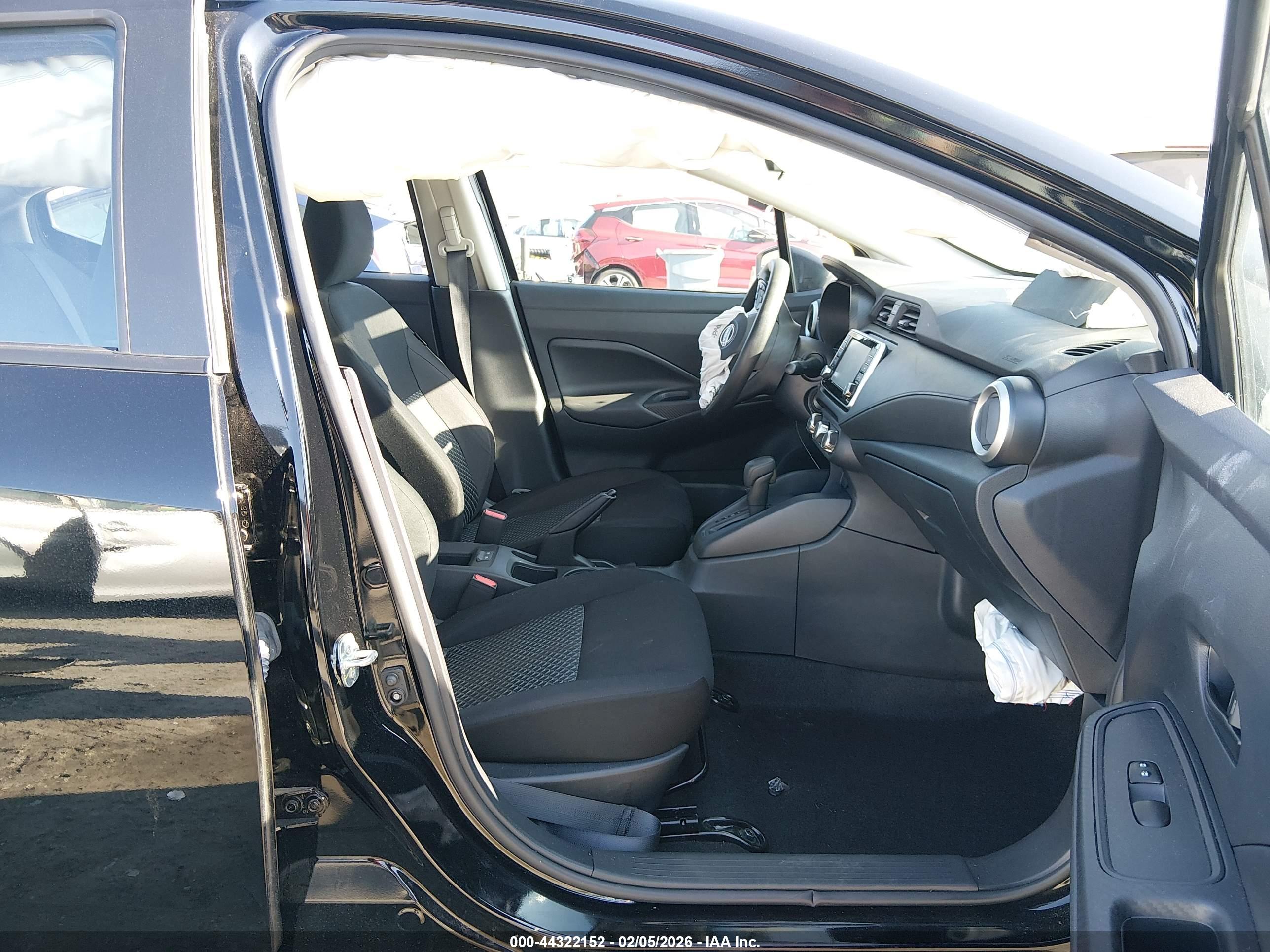 NISSAN VERSA image 5