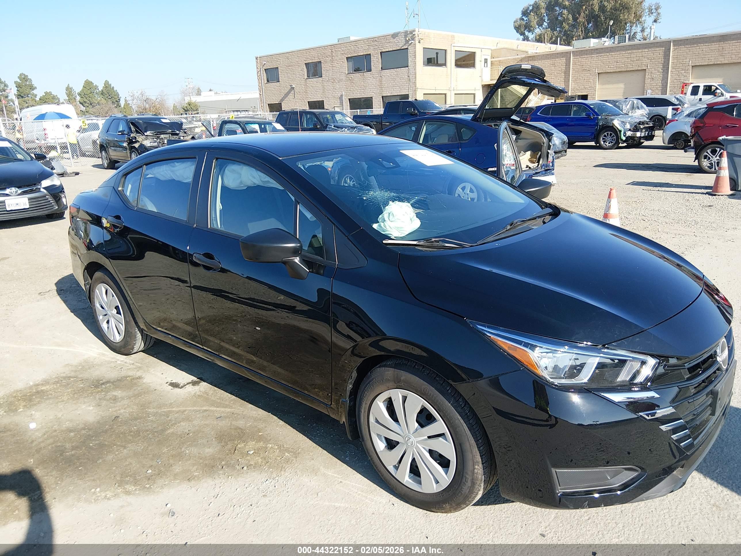 NISSAN VERSA image 6