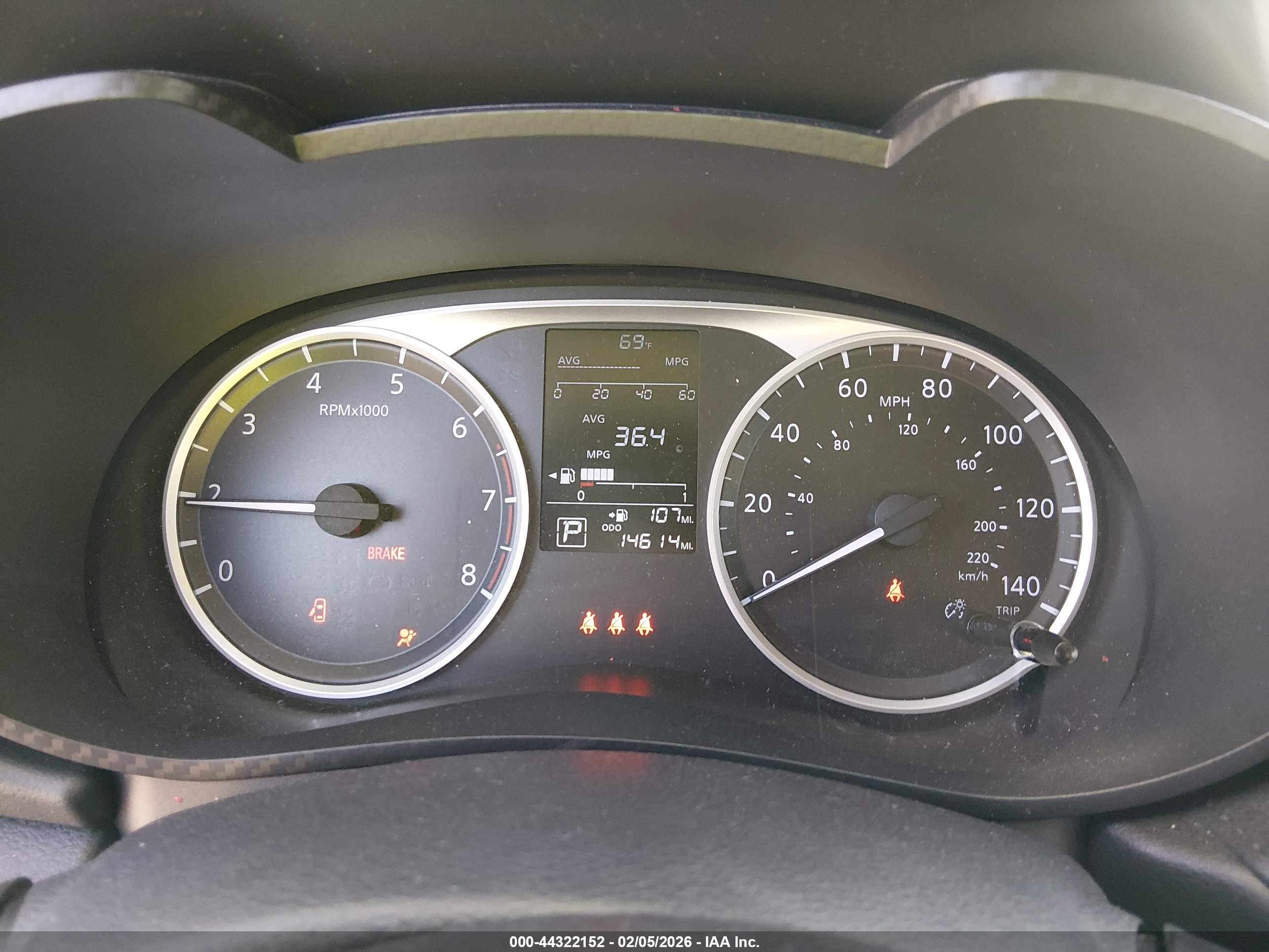 NISSAN VERSA image 7