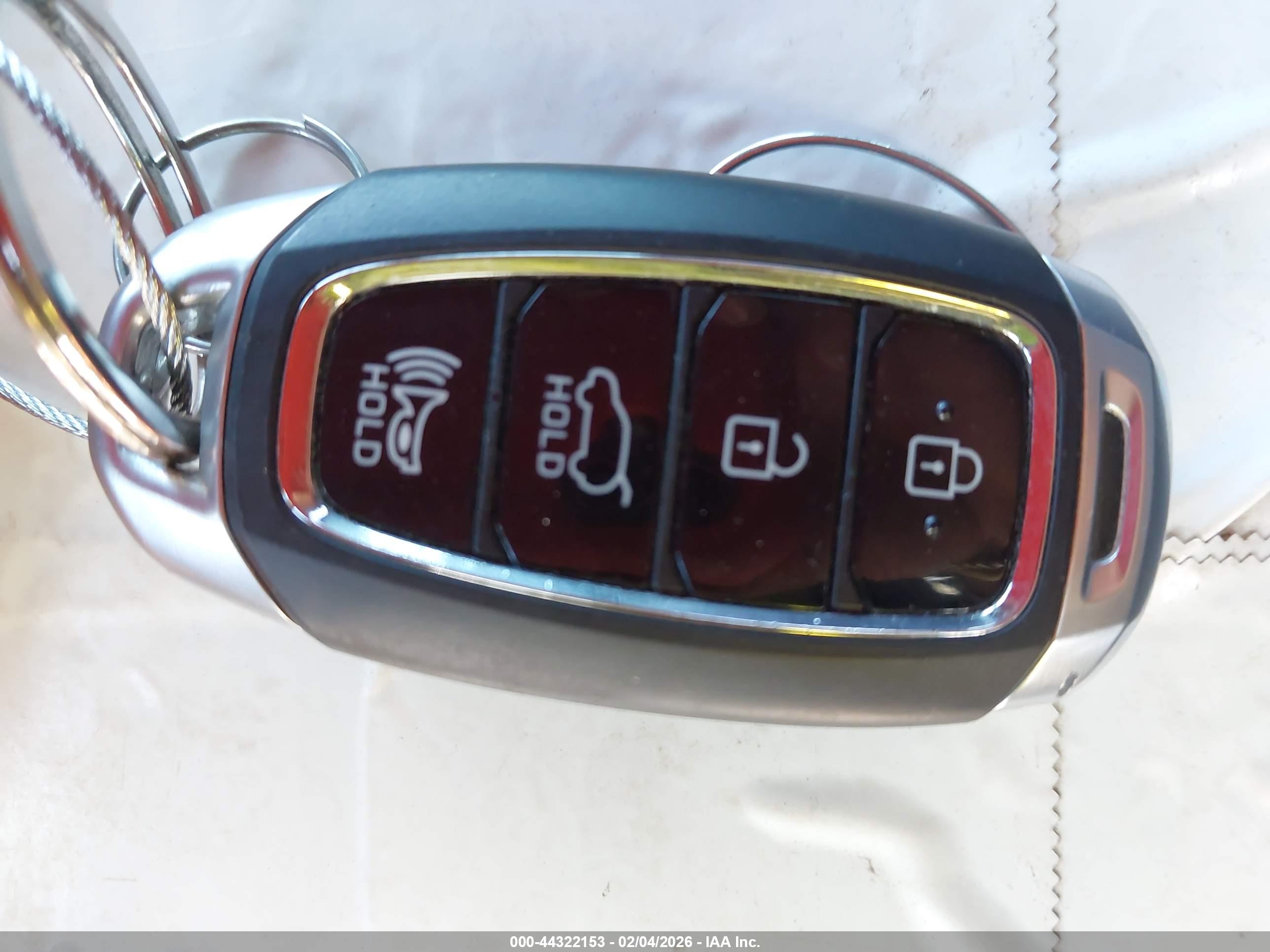 HYUNDAI SANTA image 11