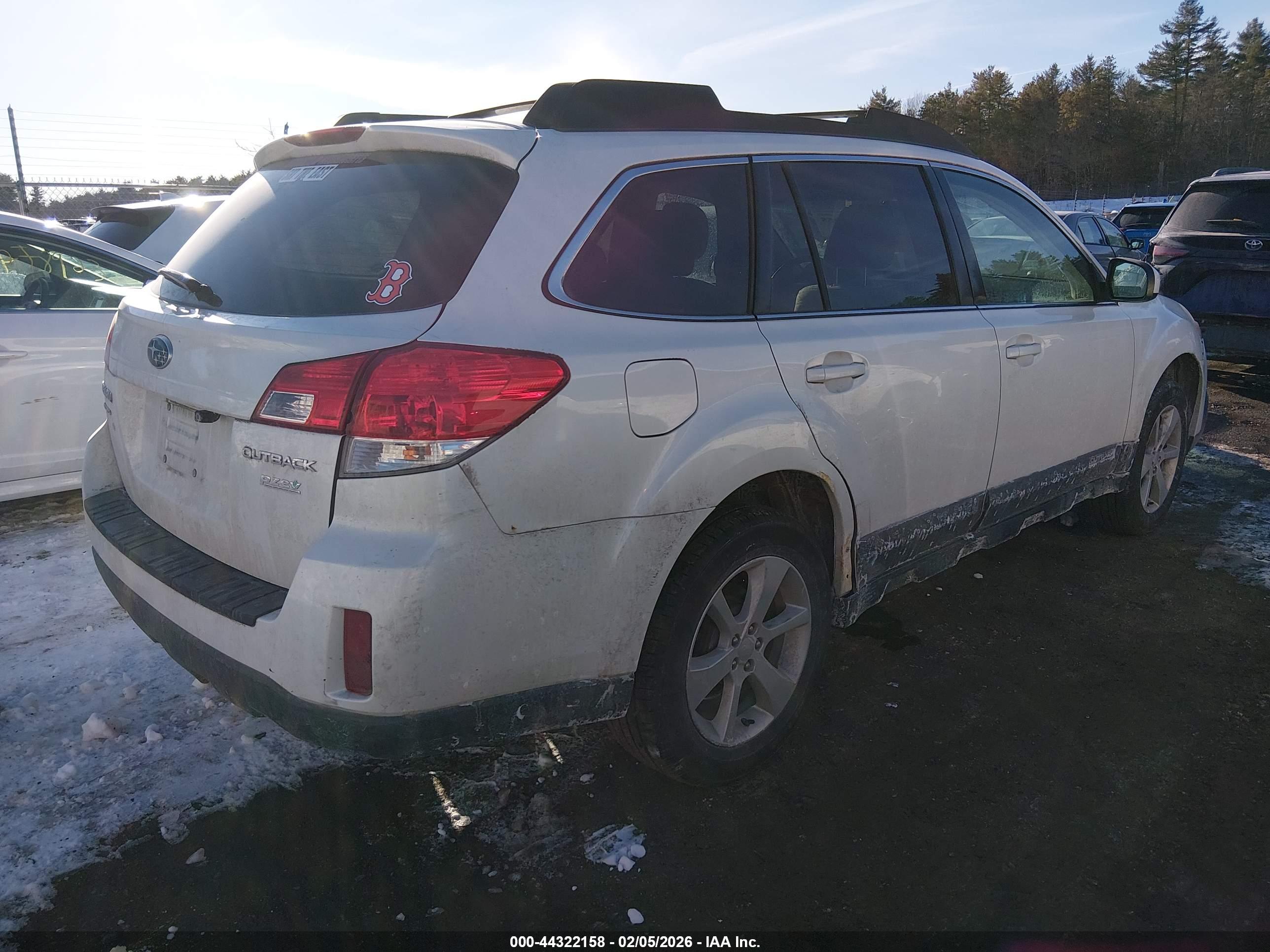 SUBARU OUTBACK image 4