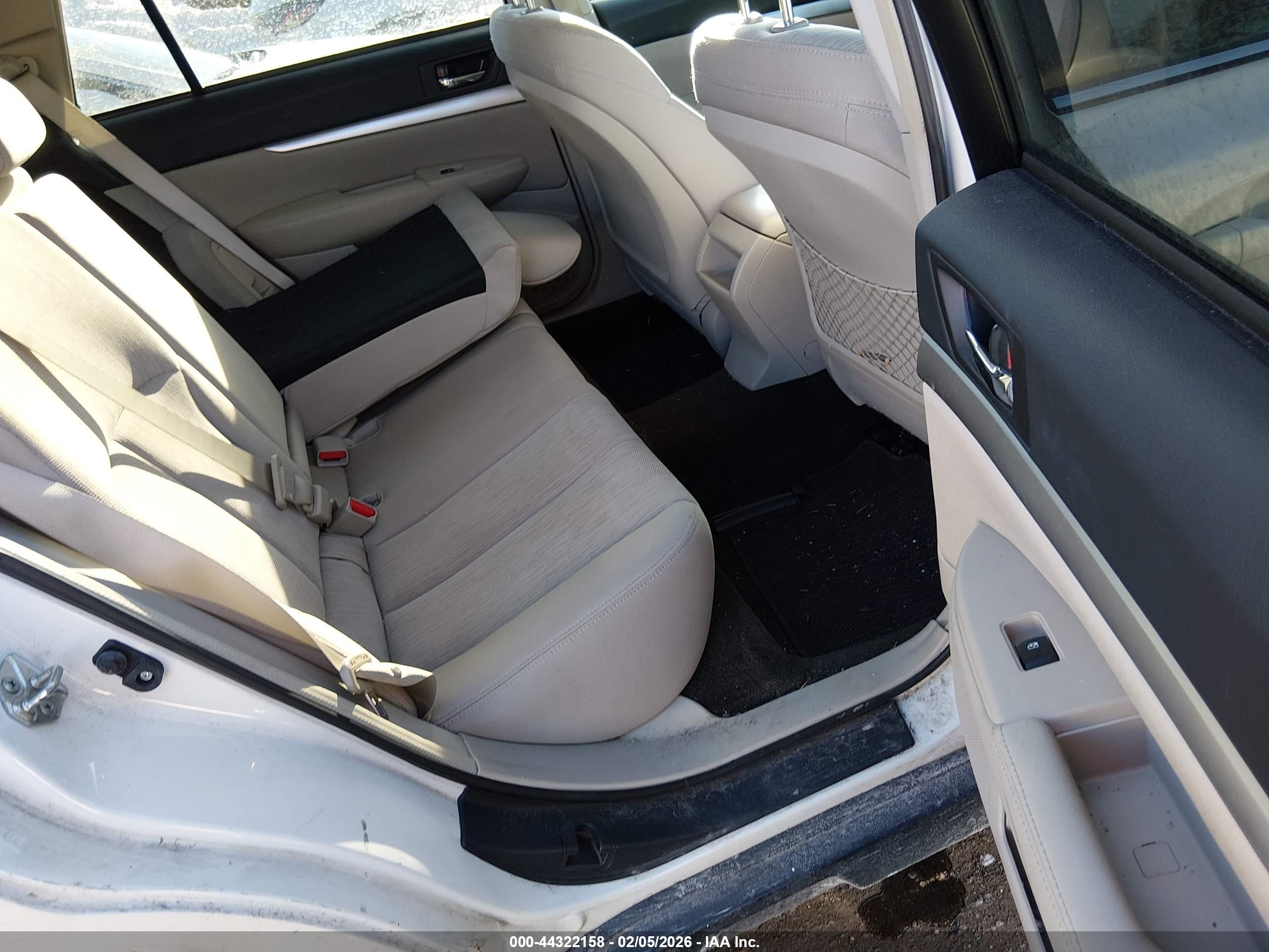SUBARU OUTBACK image 8
