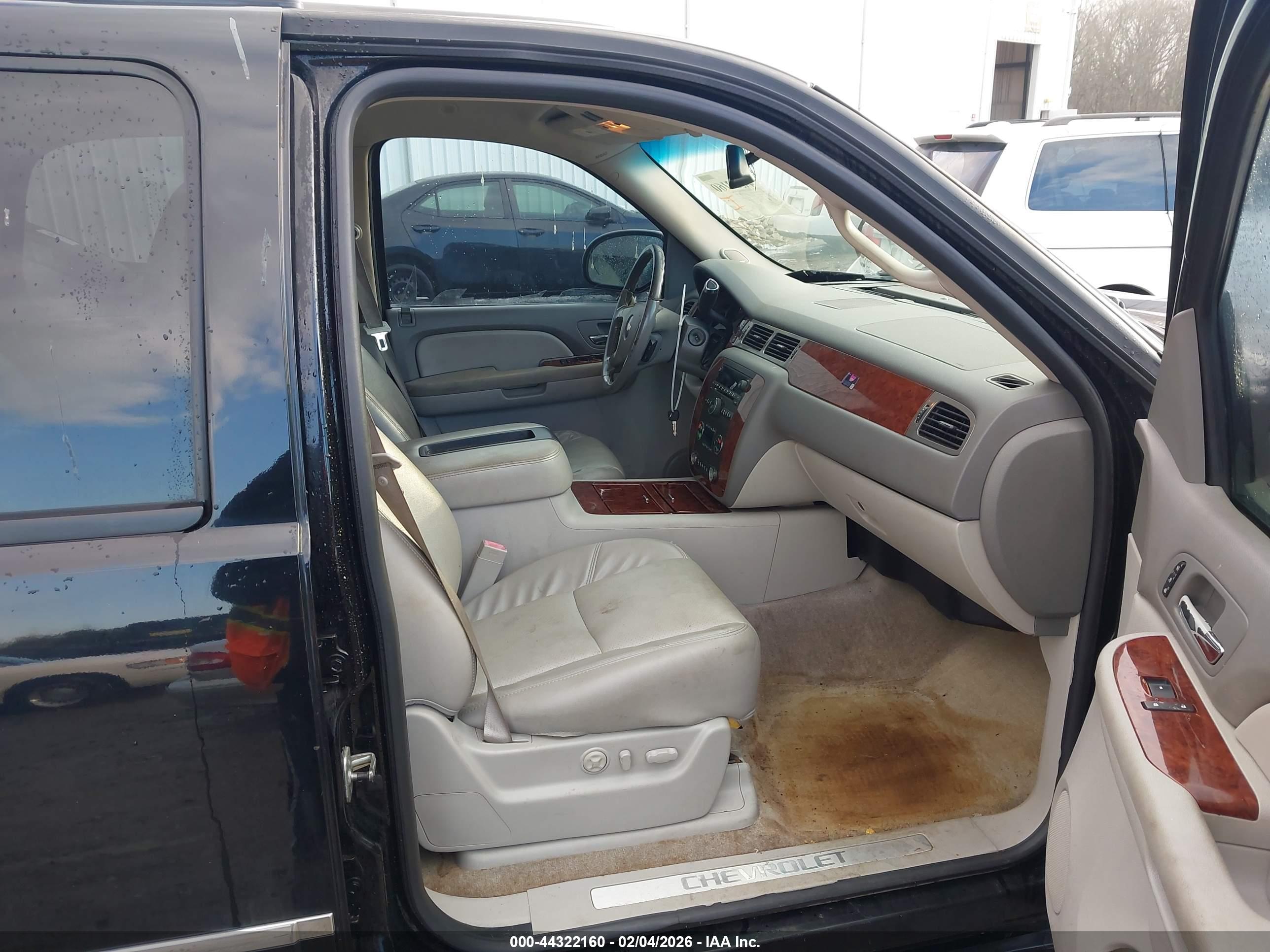 CHEVROLET TAHOE image 5