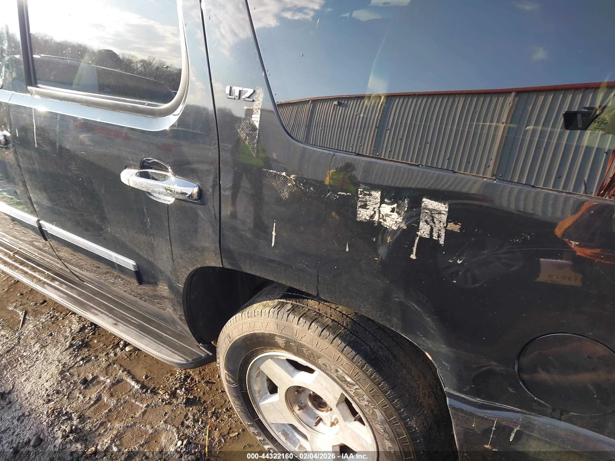 CHEVROLET TAHOE image 6