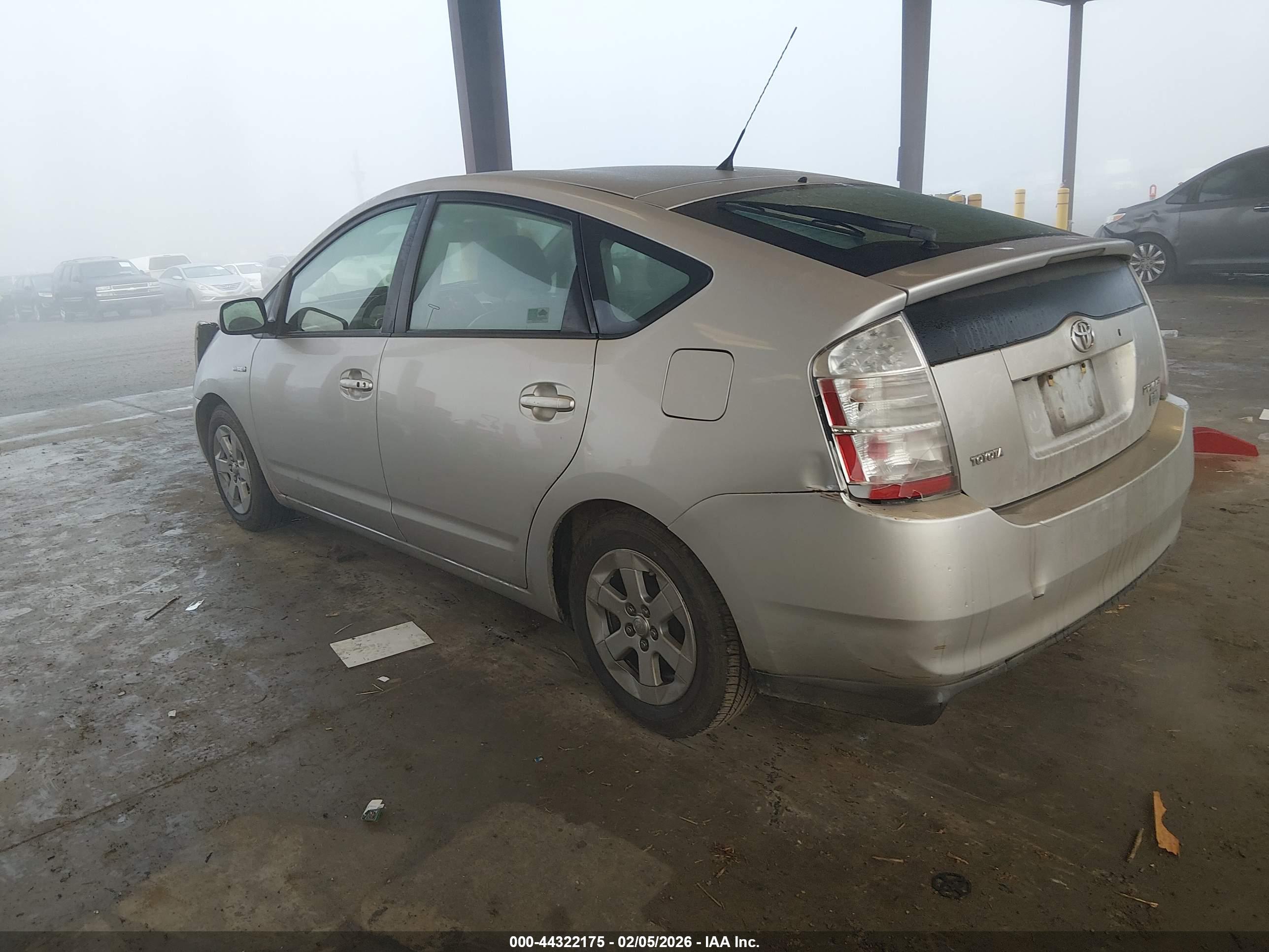TOYOTA PRIUS image 3