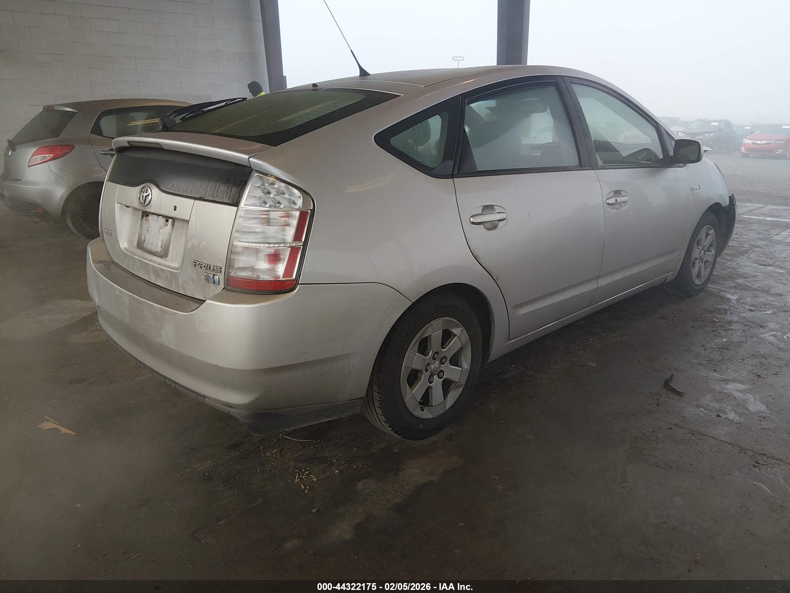 TOYOTA PRIUS image 4