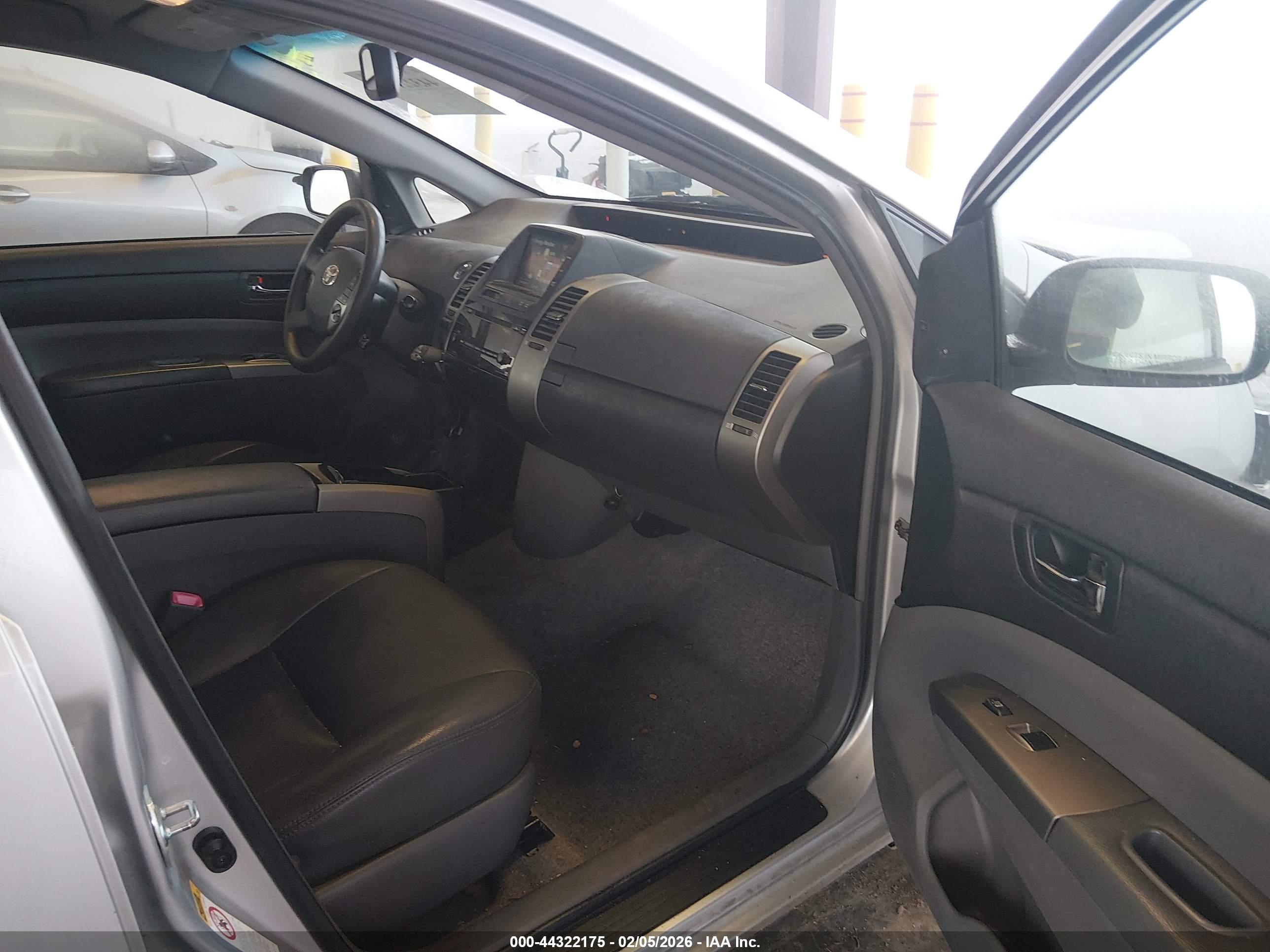 TOYOTA PRIUS image 5