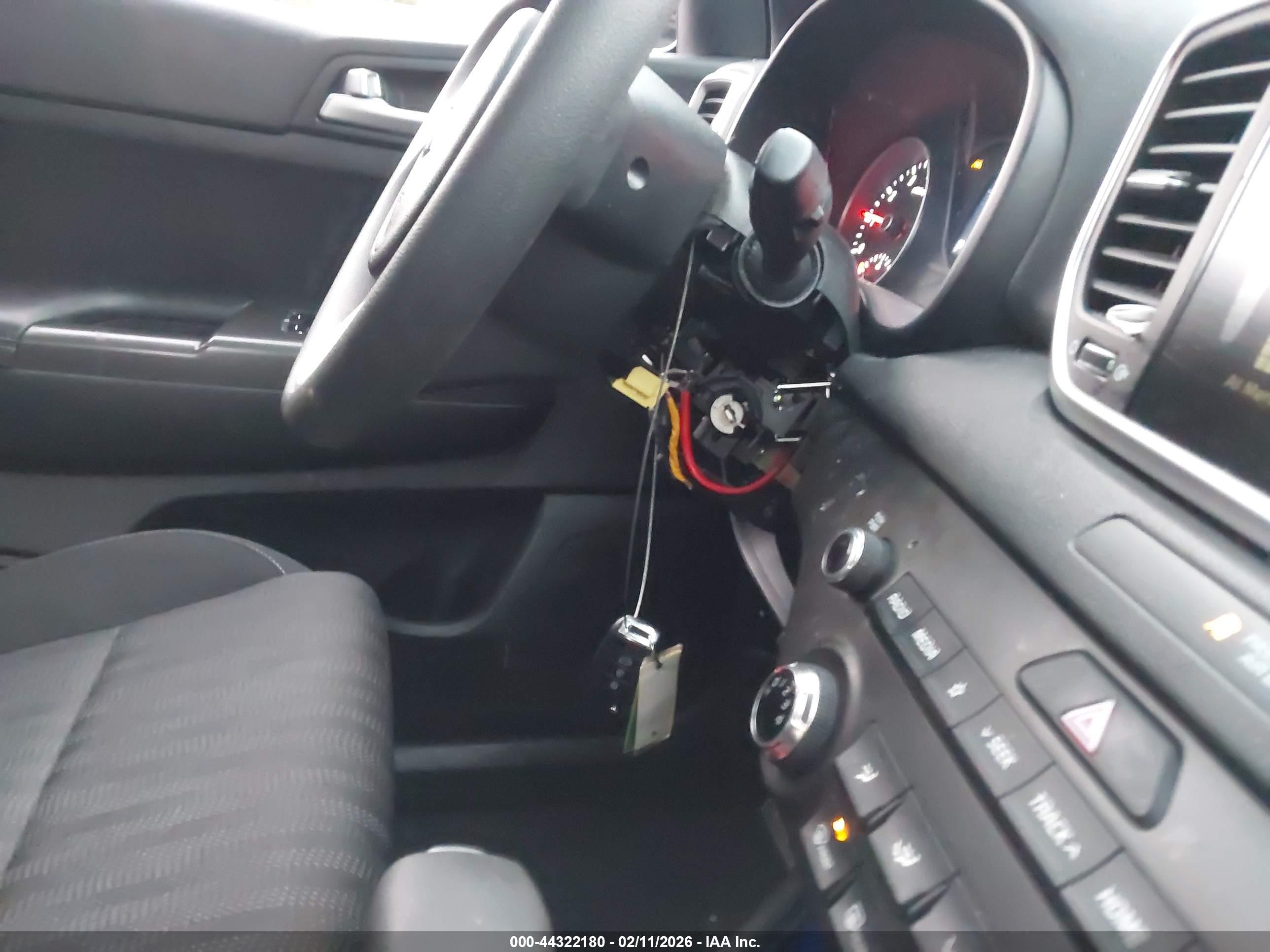 KIA SPORTAGE image 6