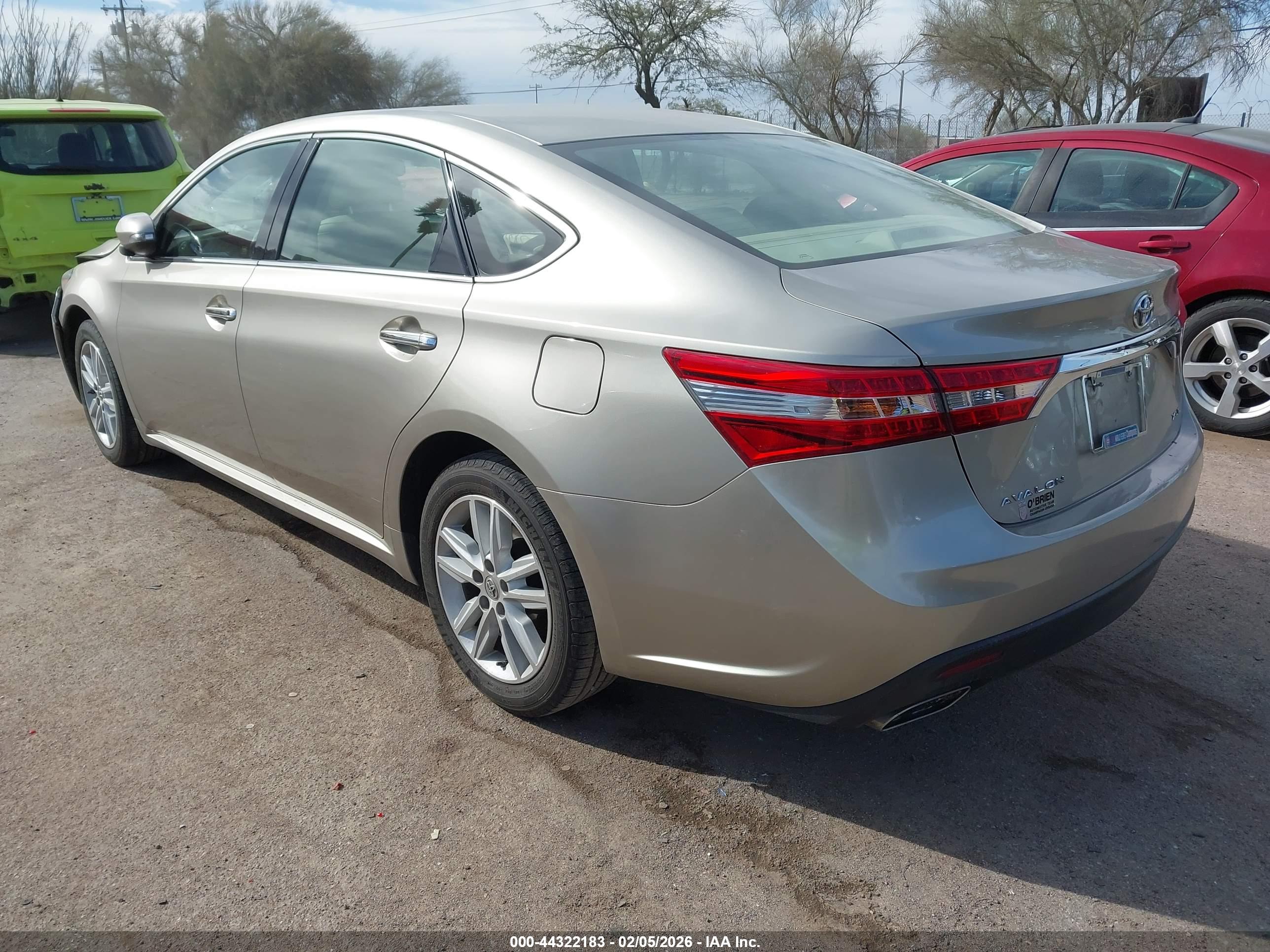 TOYOTA AVALON image 3