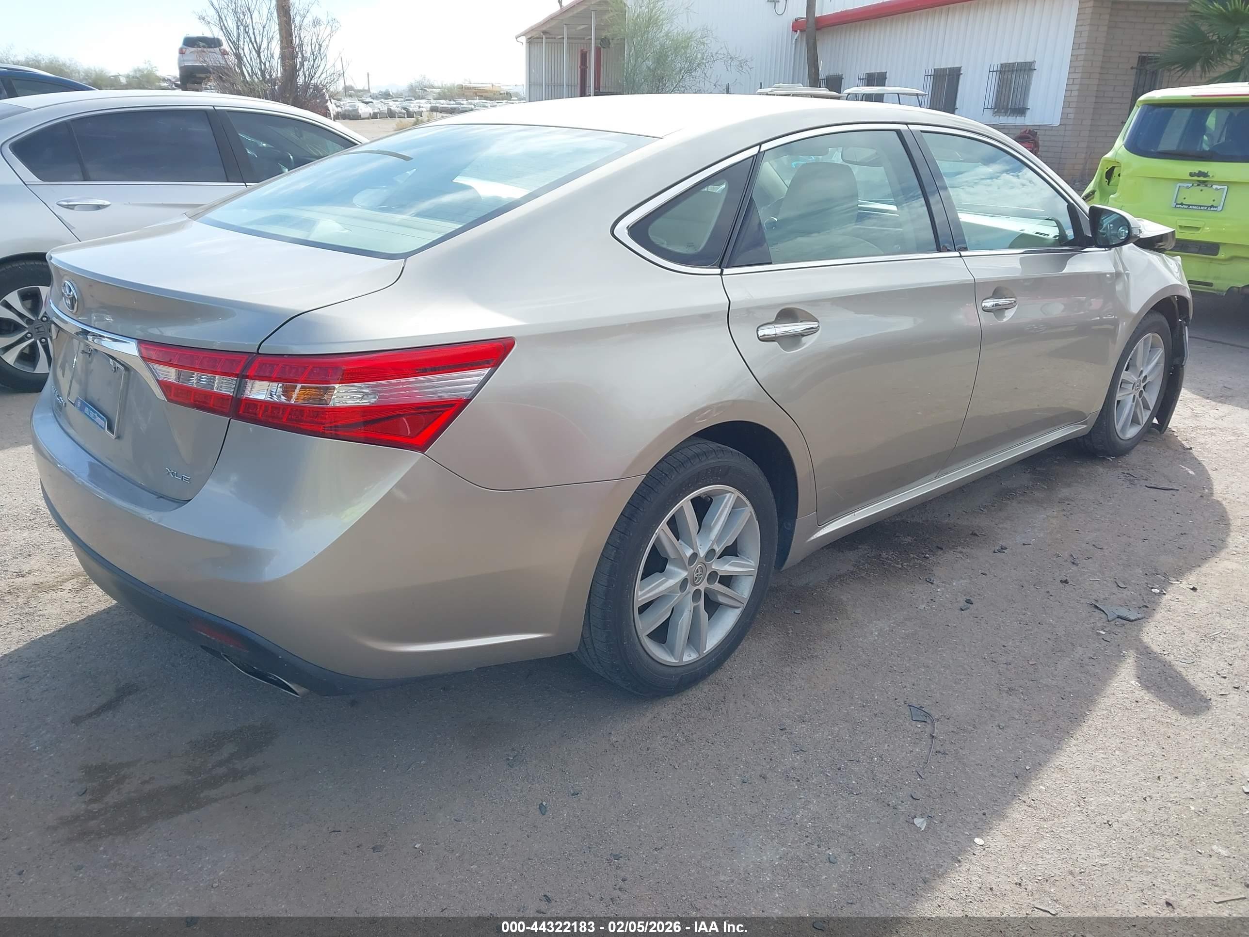 TOYOTA AVALON image 4