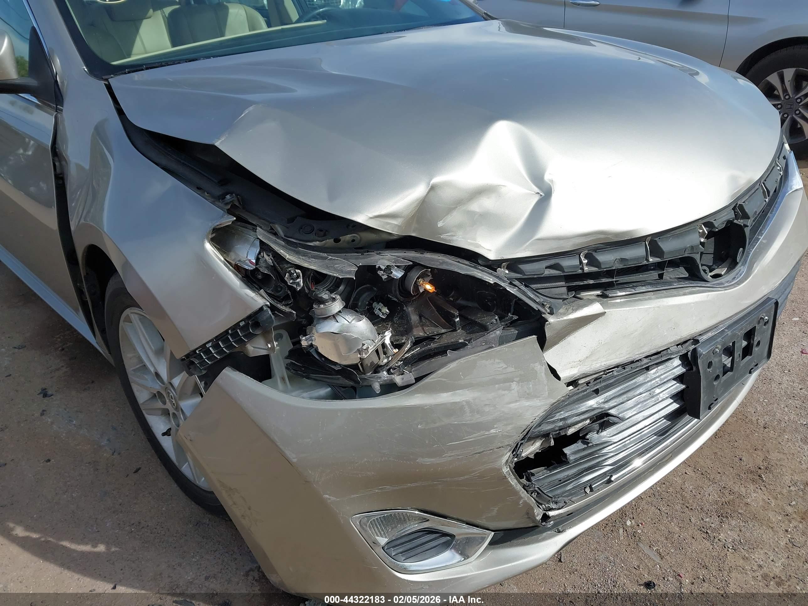 TOYOTA AVALON image 6