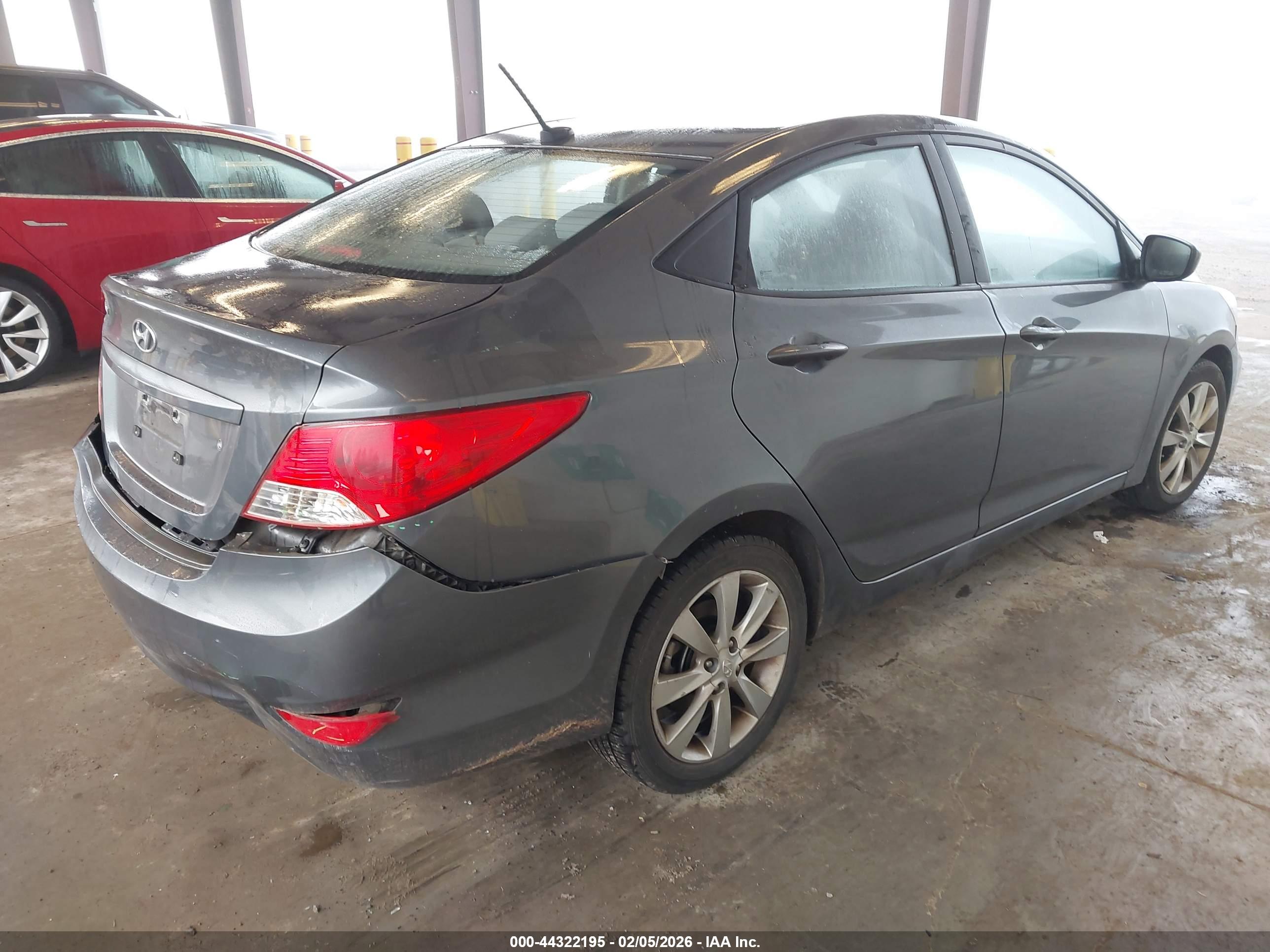 HYUNDAI ACCENT image 4