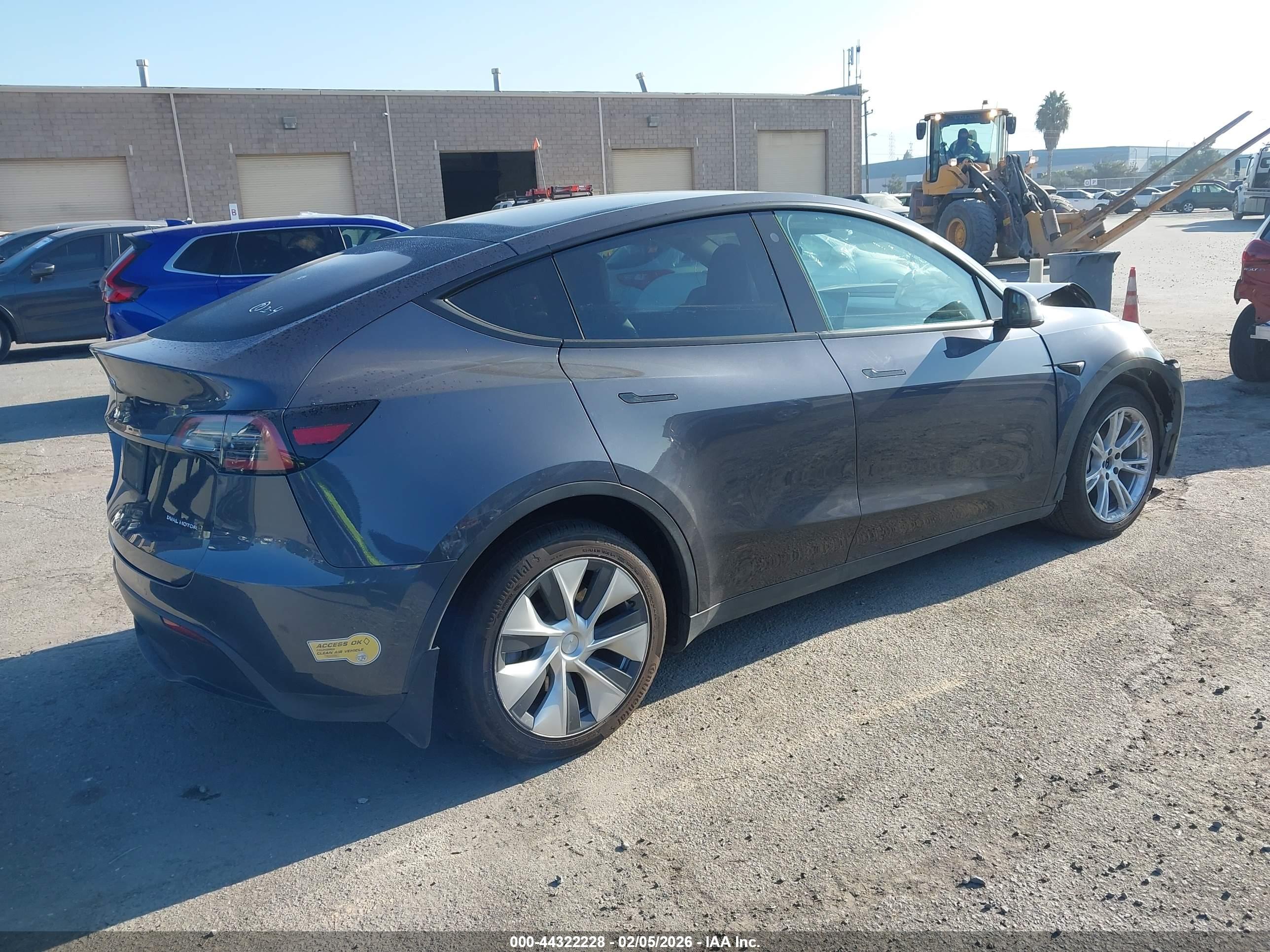 TESLA MODEL image 4