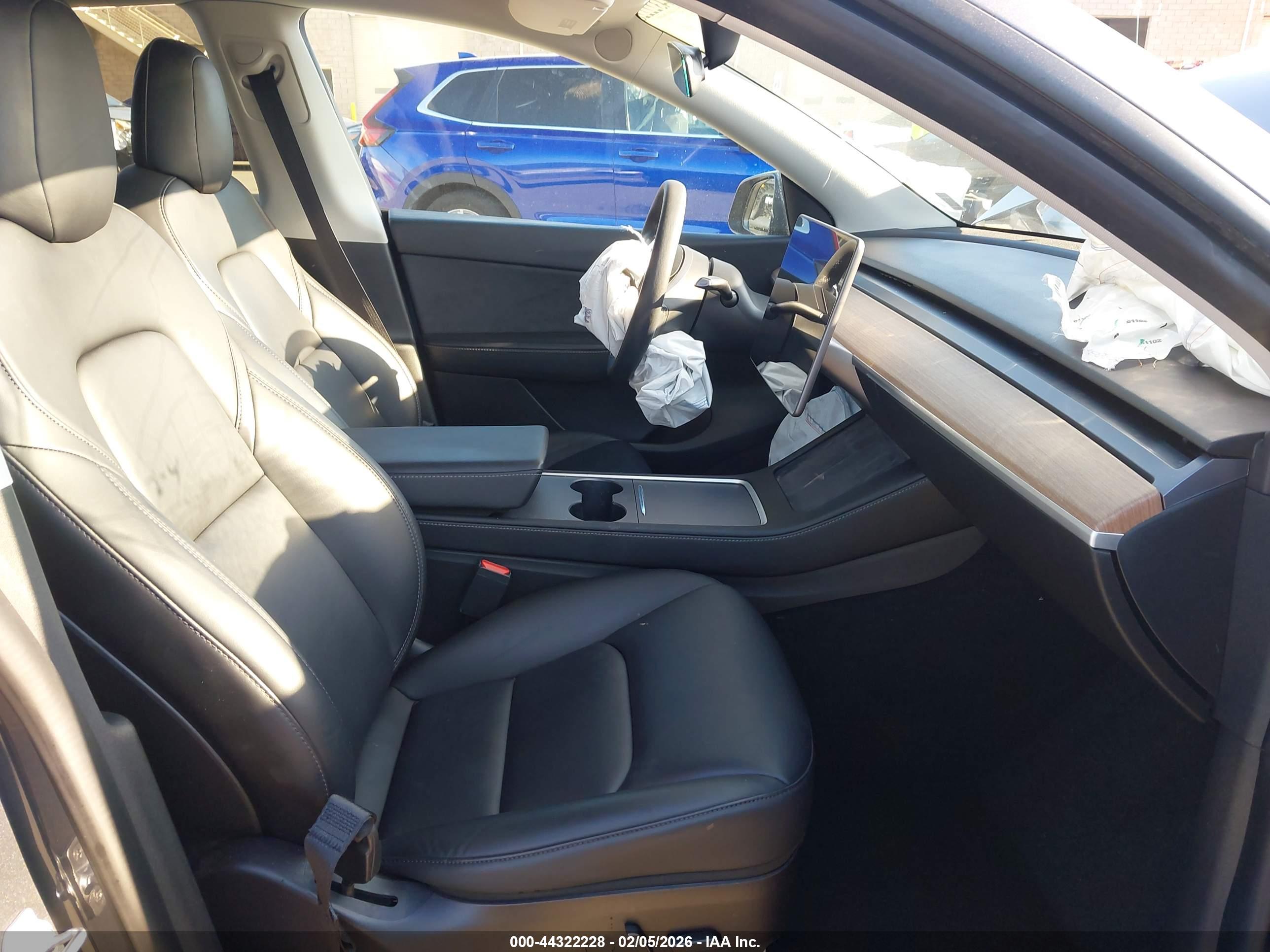 TESLA MODEL image 5