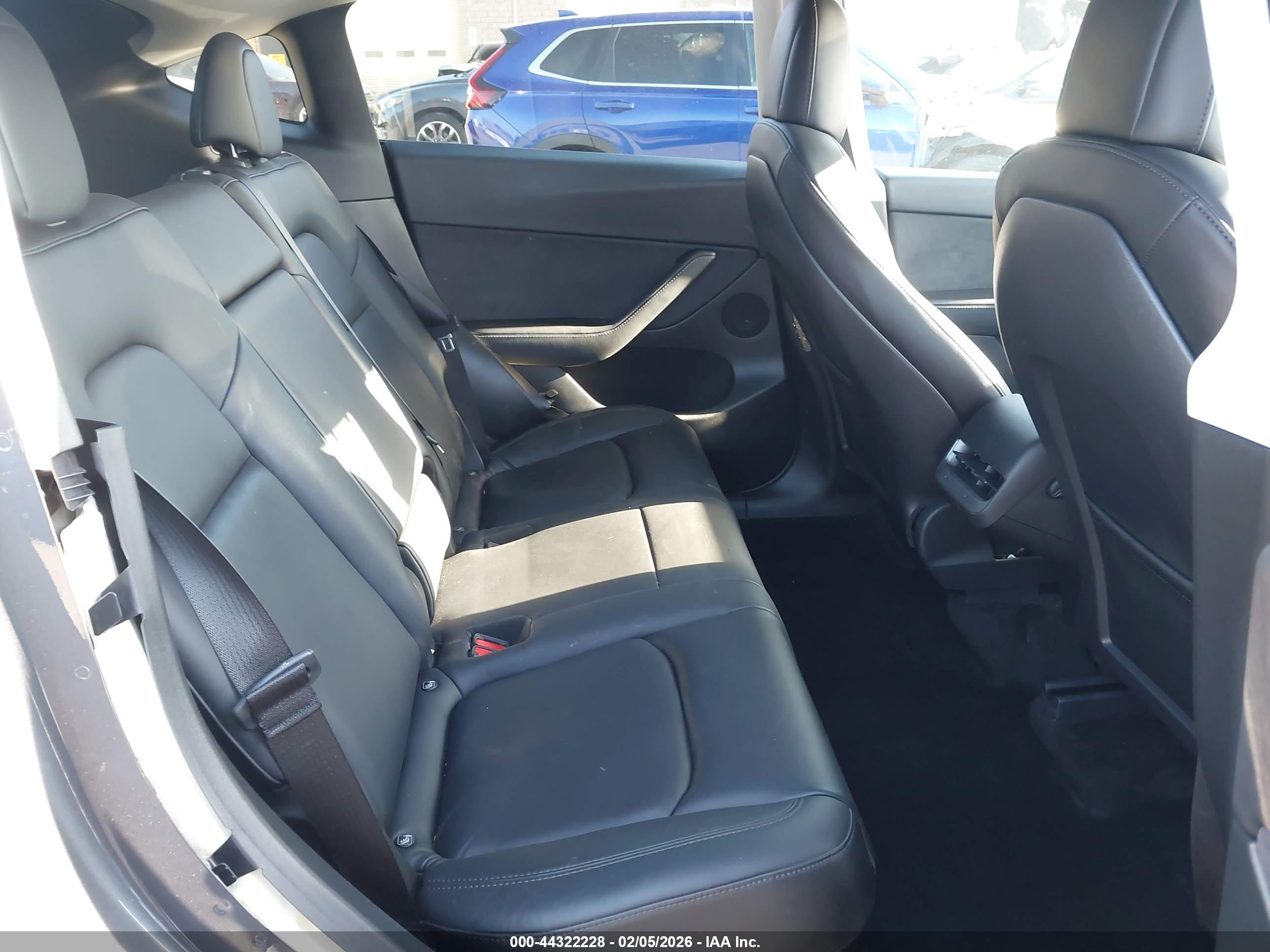TESLA MODEL image 8