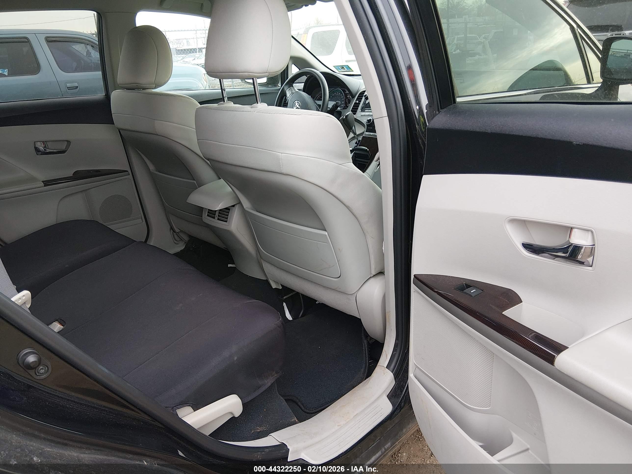 TOYOTA VENZA image 8
