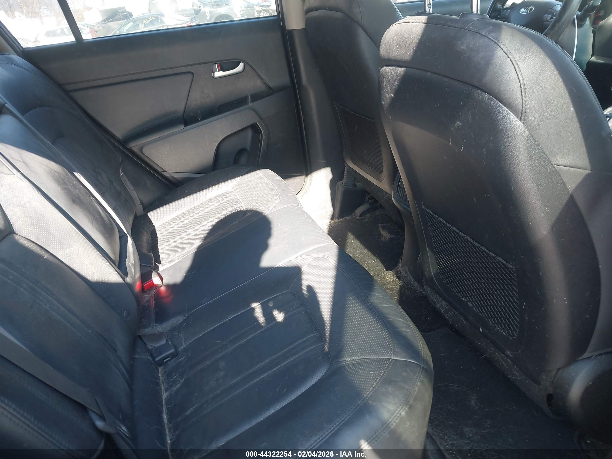 KIA SPORTAGE image 8