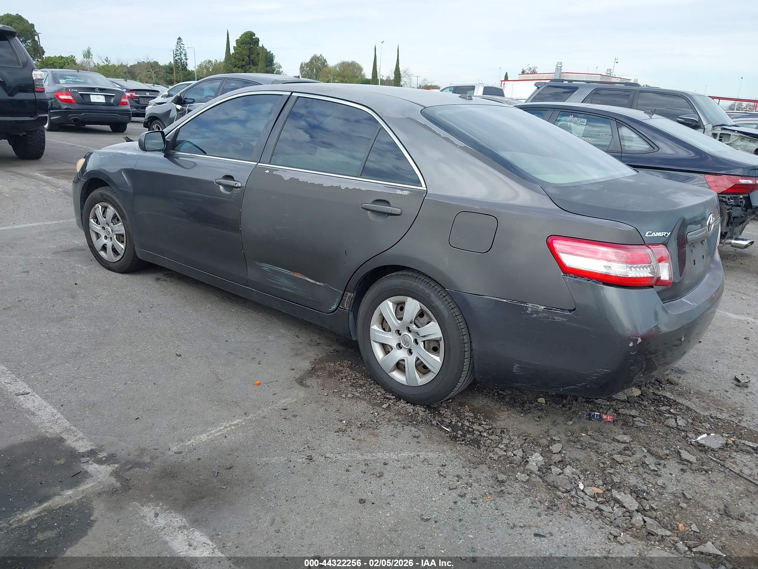 TOYOTA CAMRY image 3