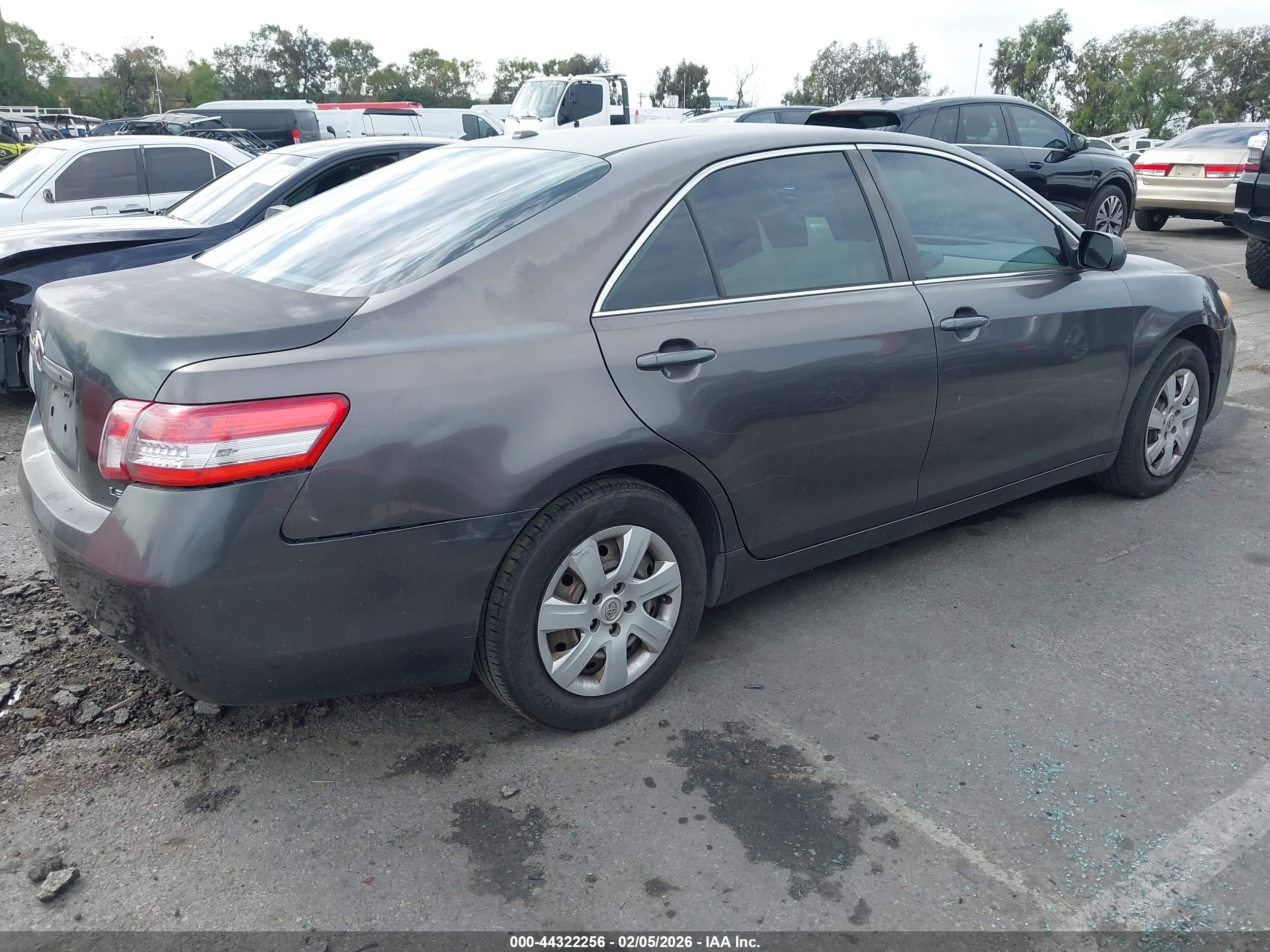 TOYOTA CAMRY image 4
