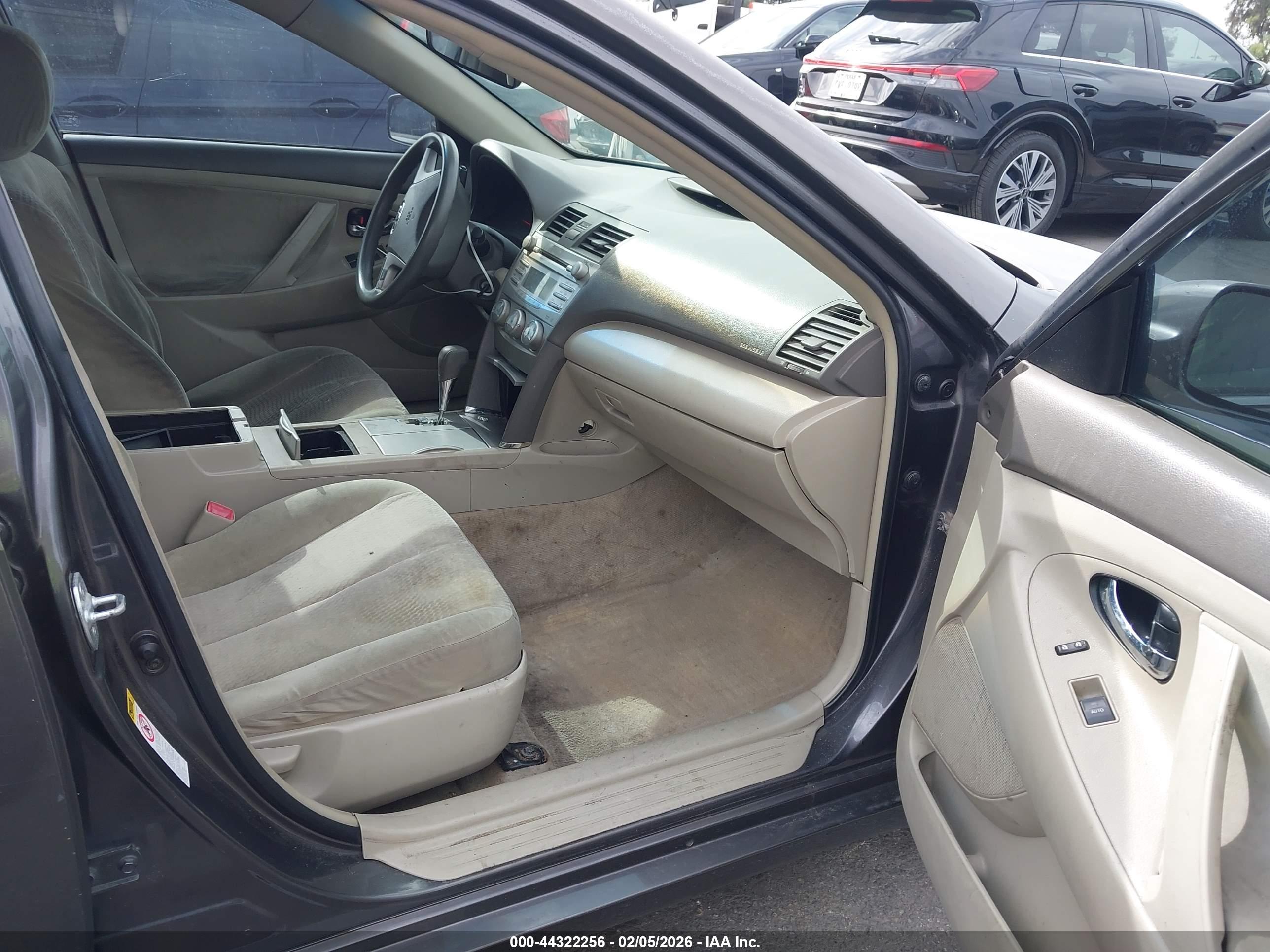 TOYOTA CAMRY image 5