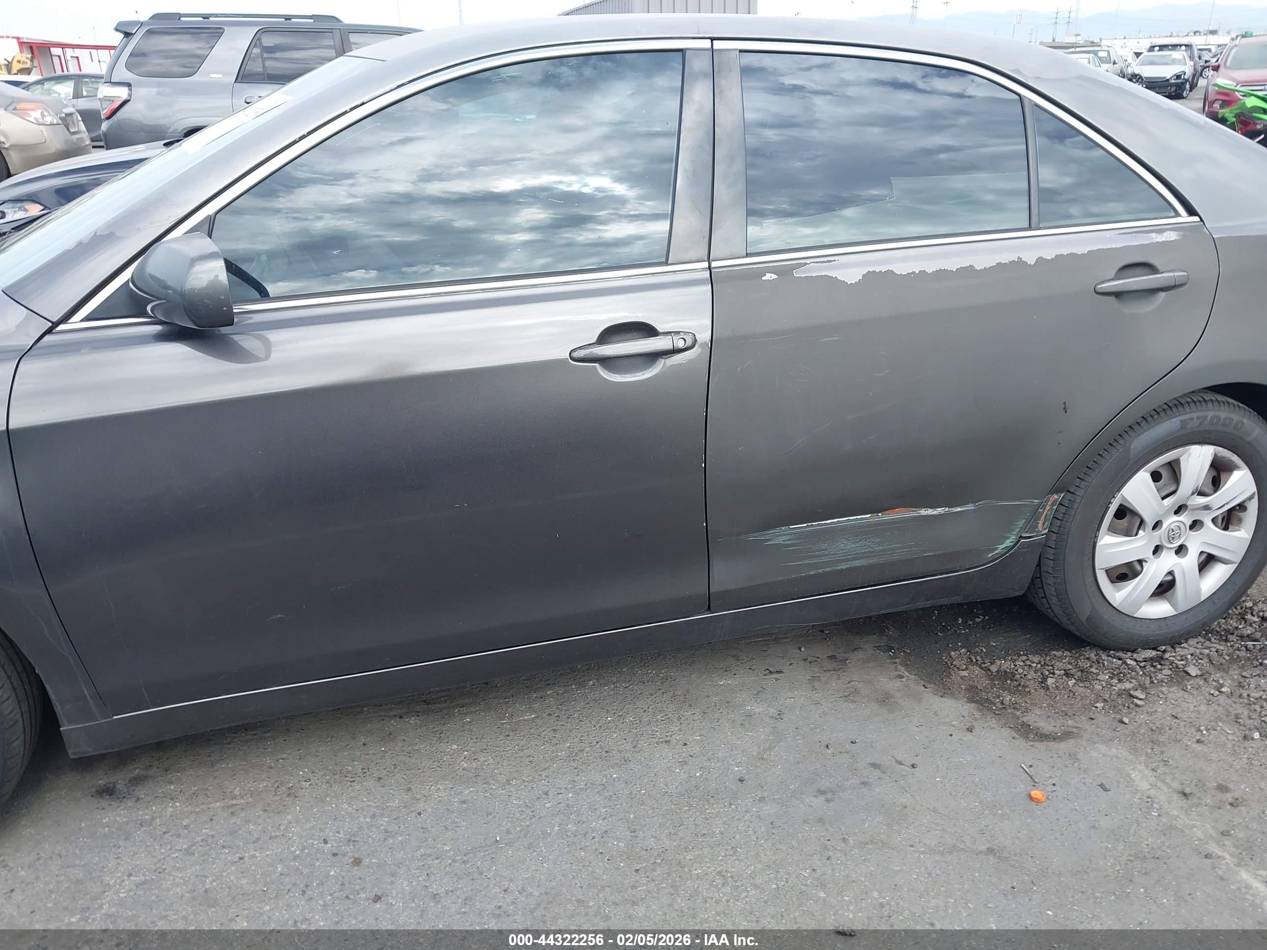 TOYOTA CAMRY image 6