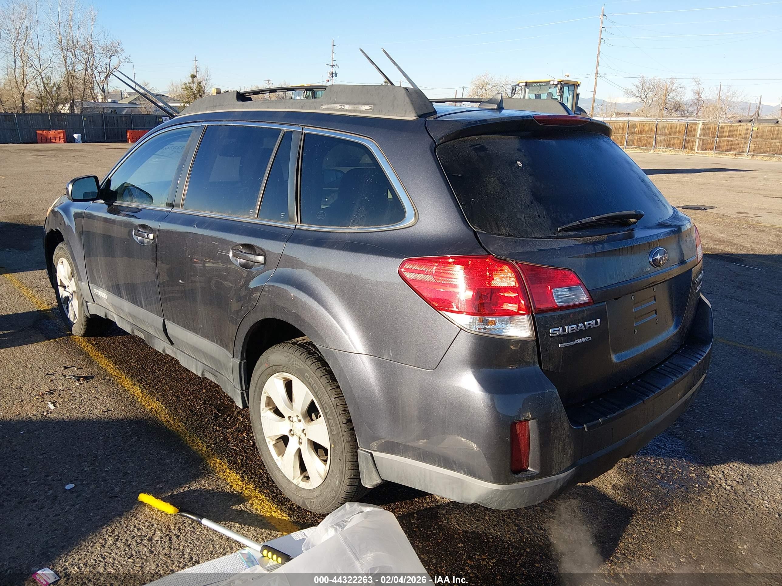 SUBARU OUTBACK image 3