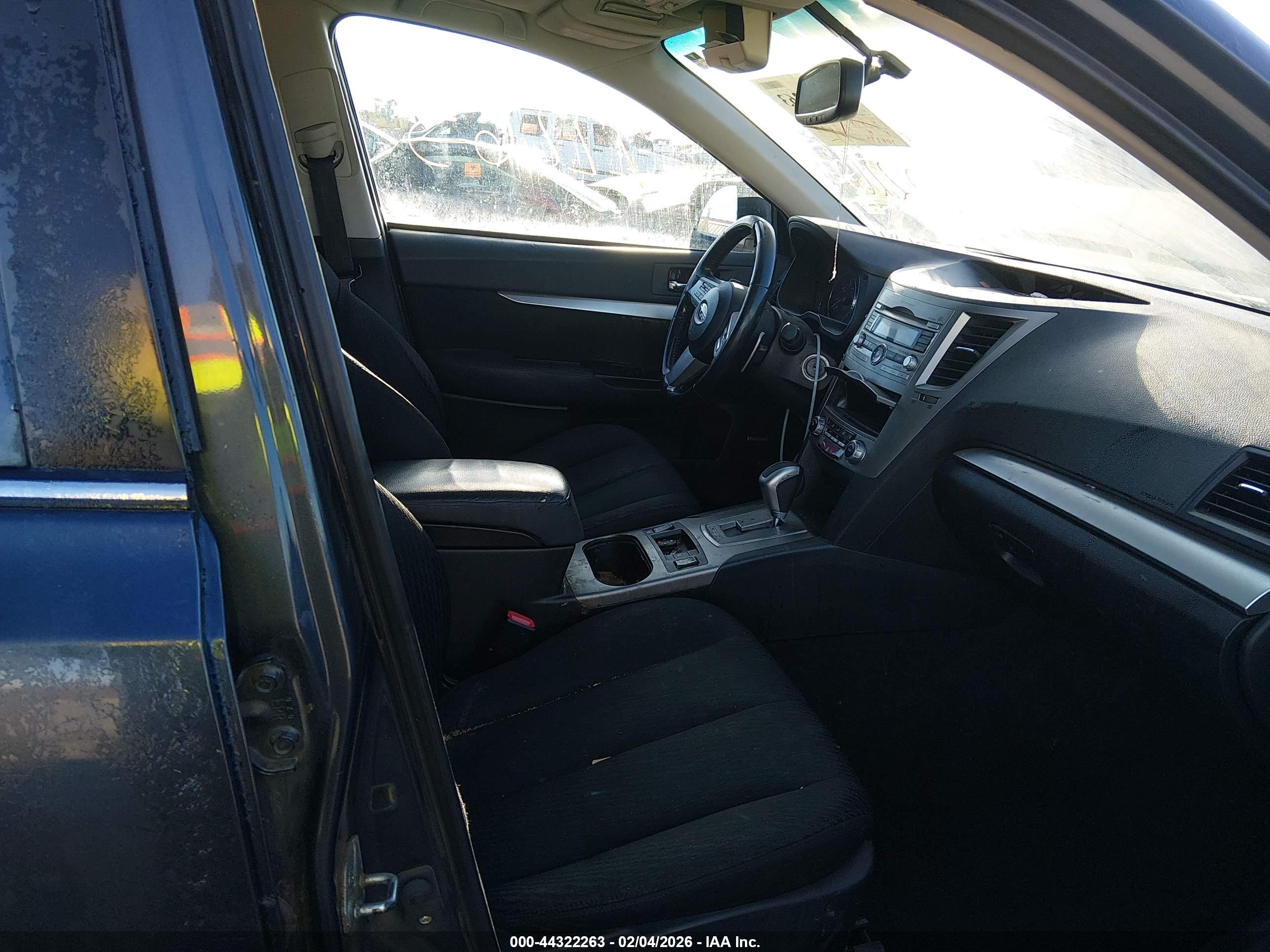 SUBARU OUTBACK image 5