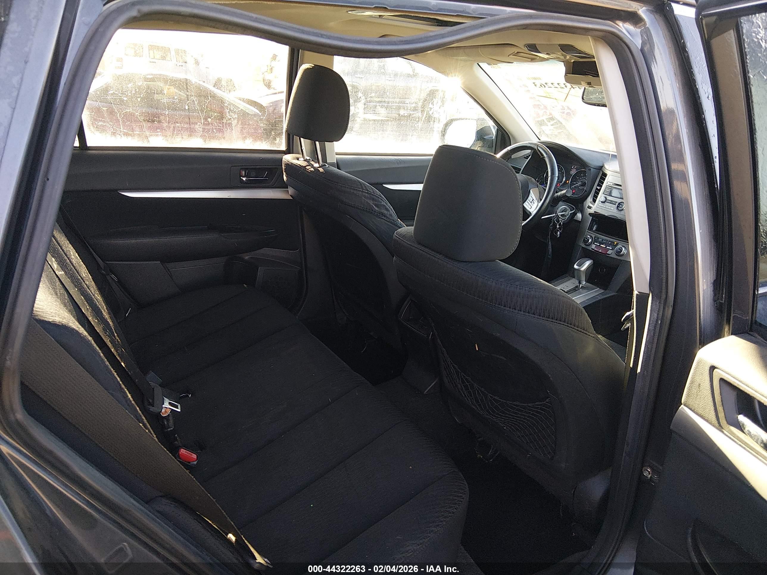 SUBARU OUTBACK image 8