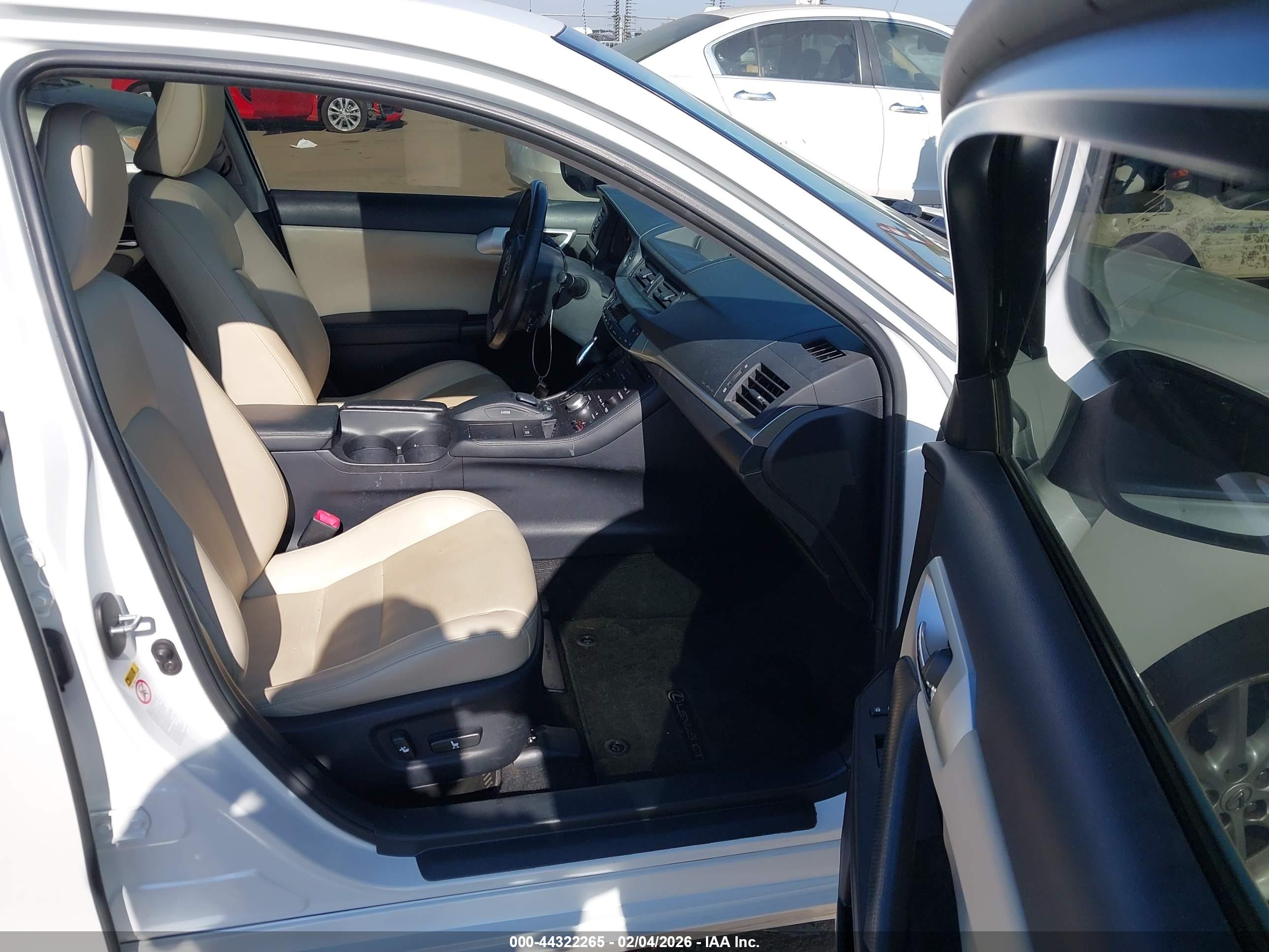 LEXUS CT image 5