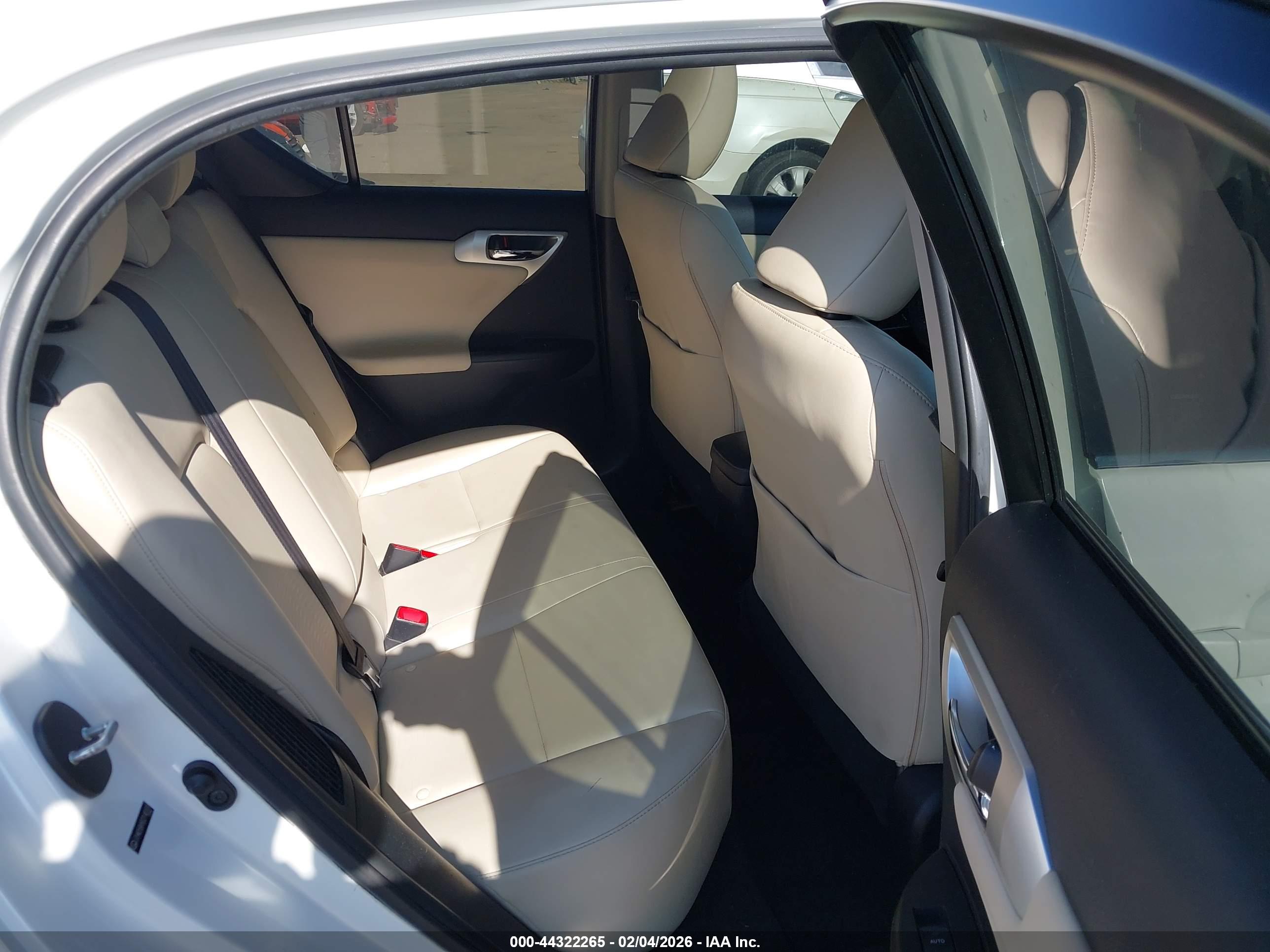 LEXUS CT image 8