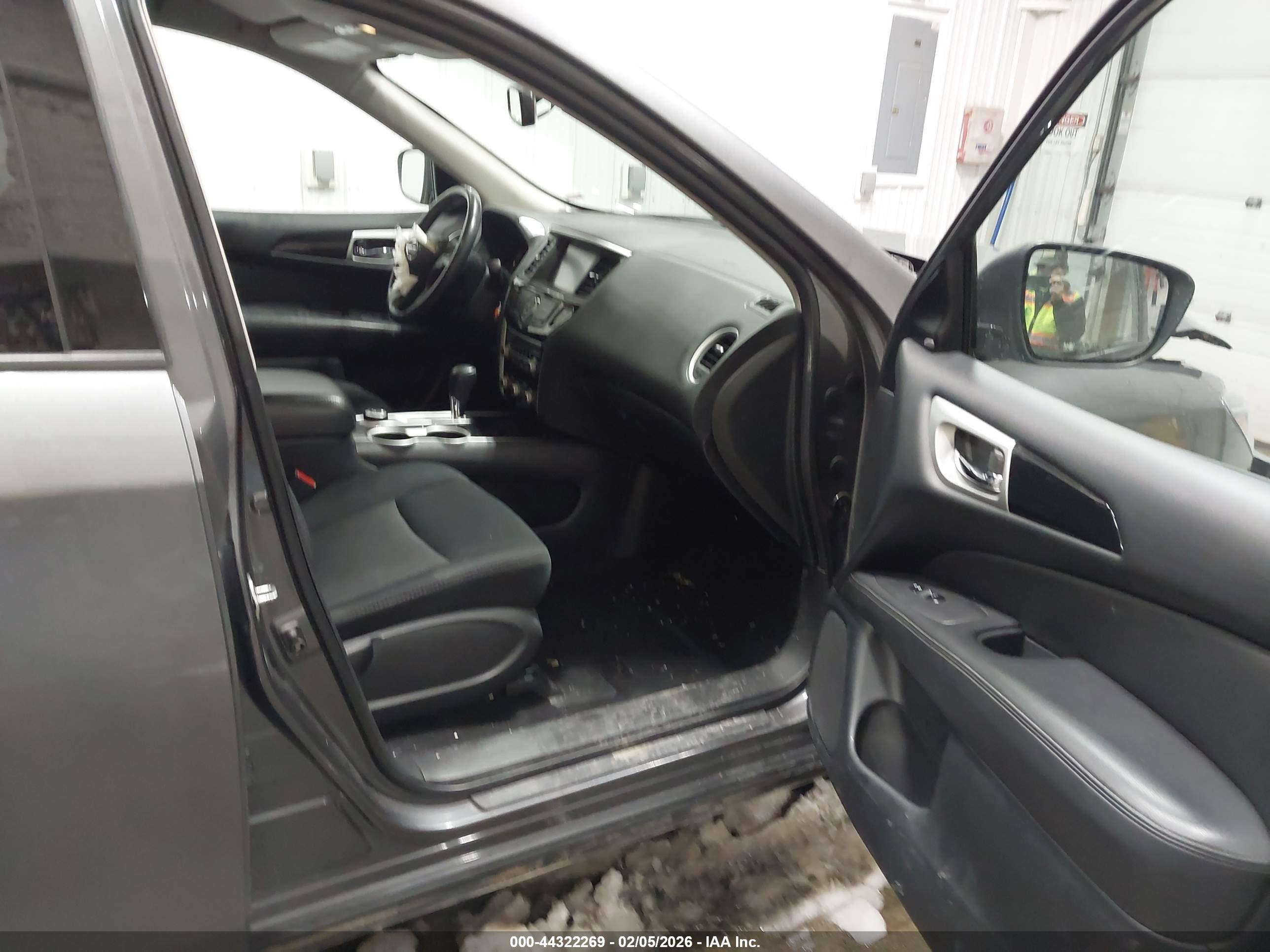 NISSAN PATHFINDER image 5