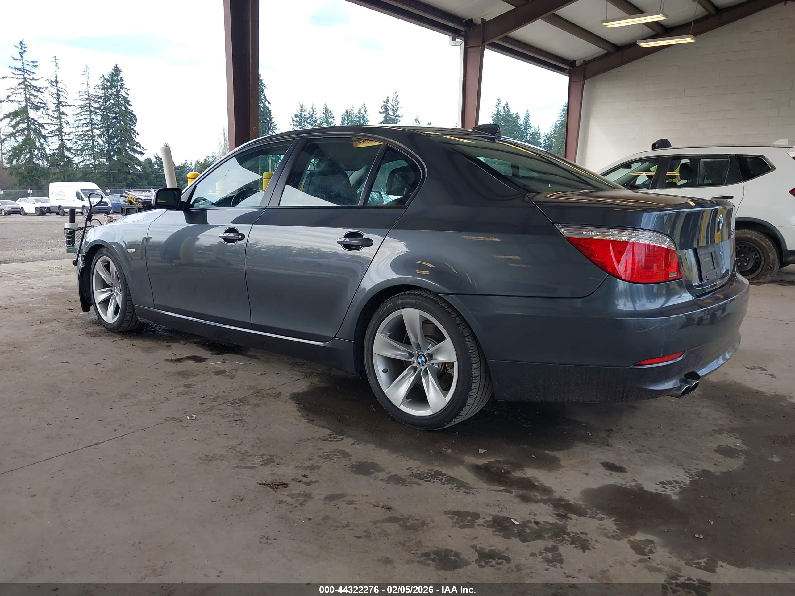 BMW 528I image 3