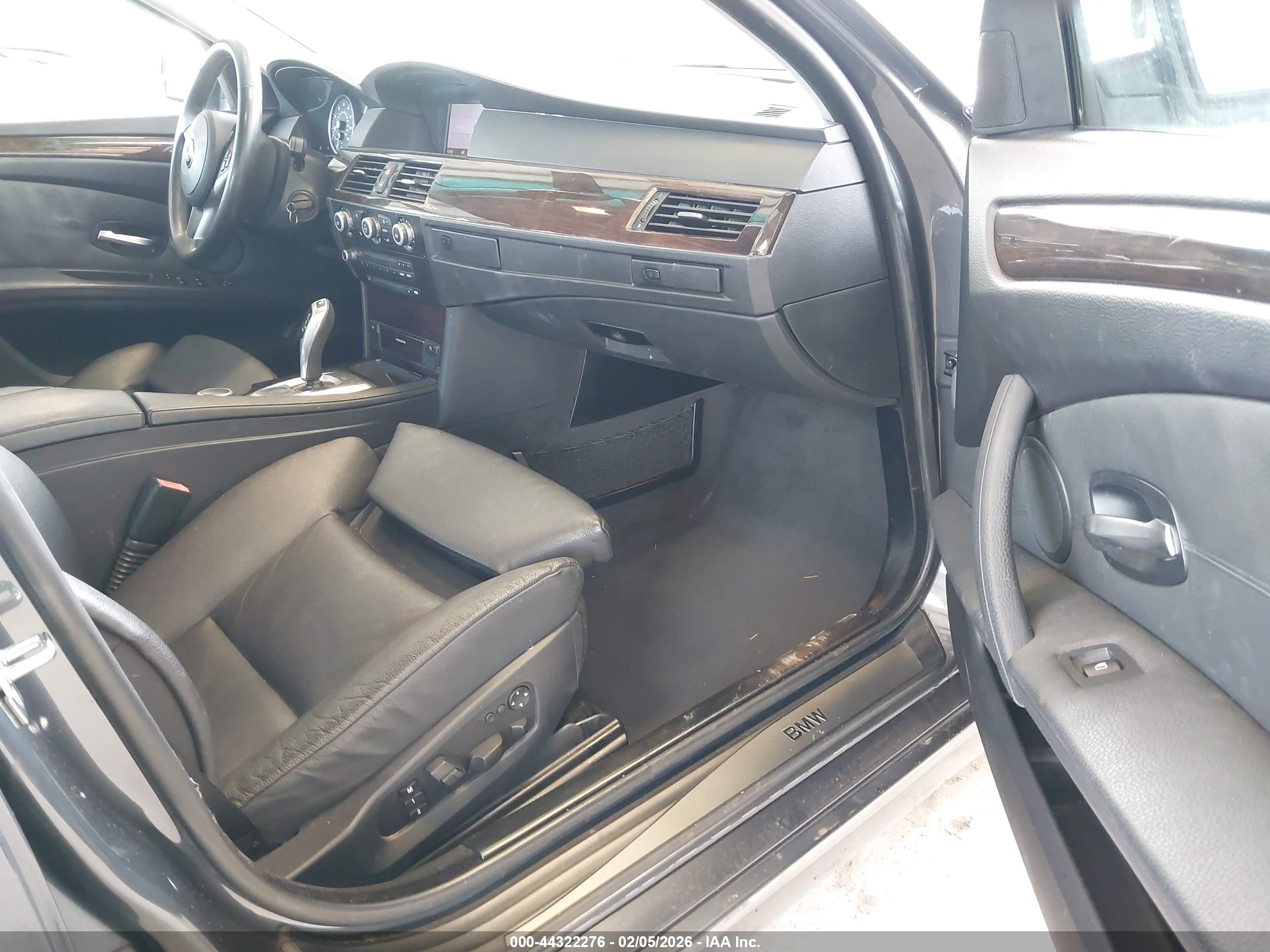 BMW 528I image 5