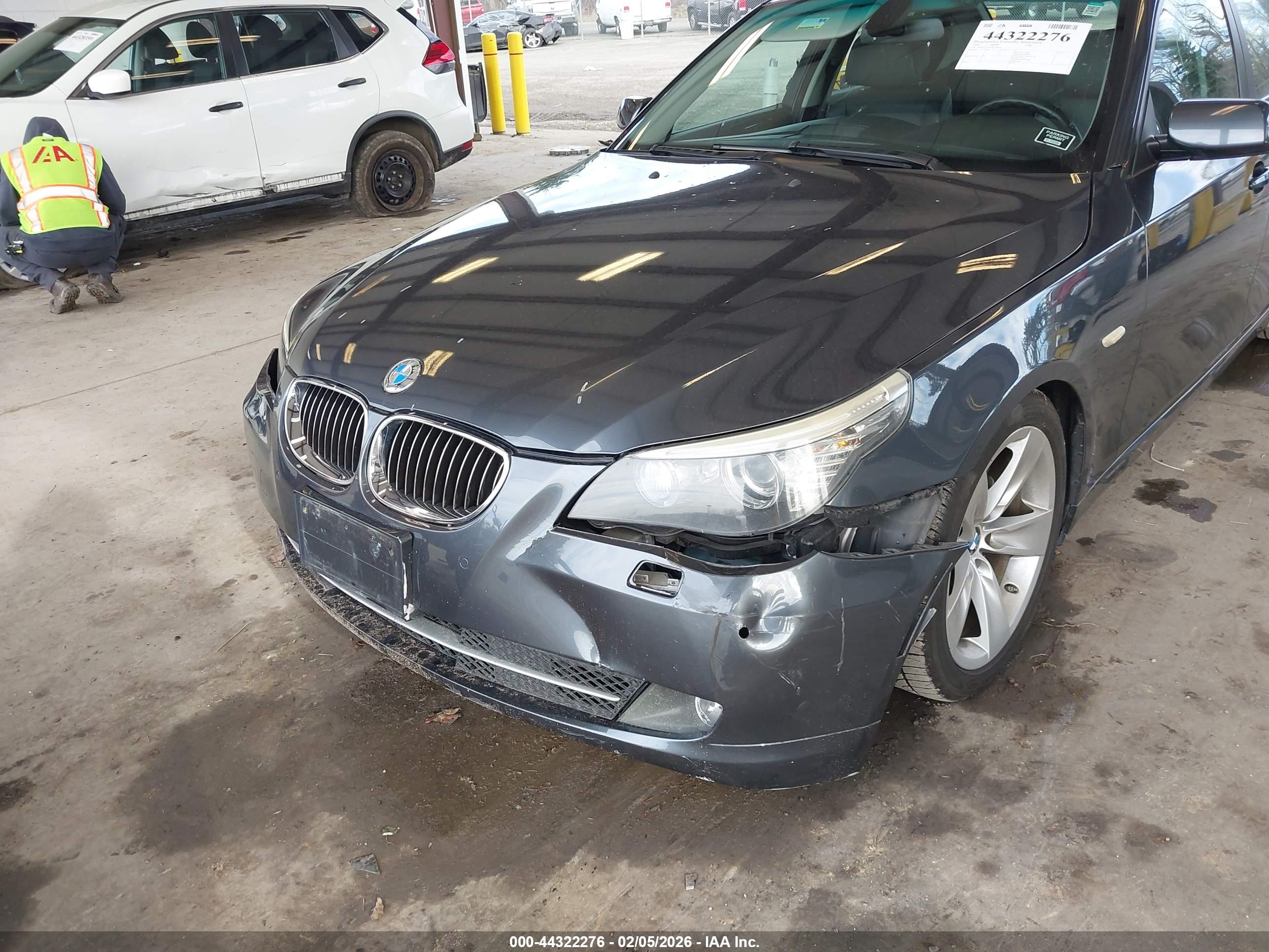 BMW 528I image 6
