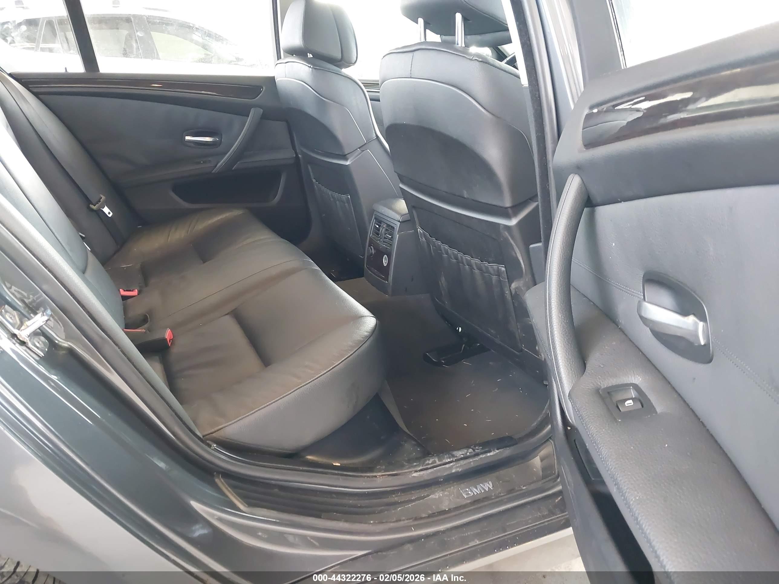 BMW 528I image 8