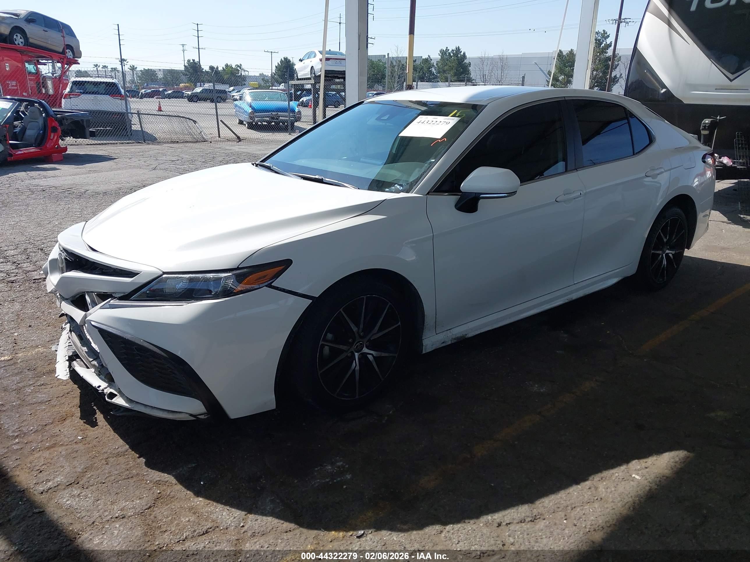 TOYOTA CAMRY image 2