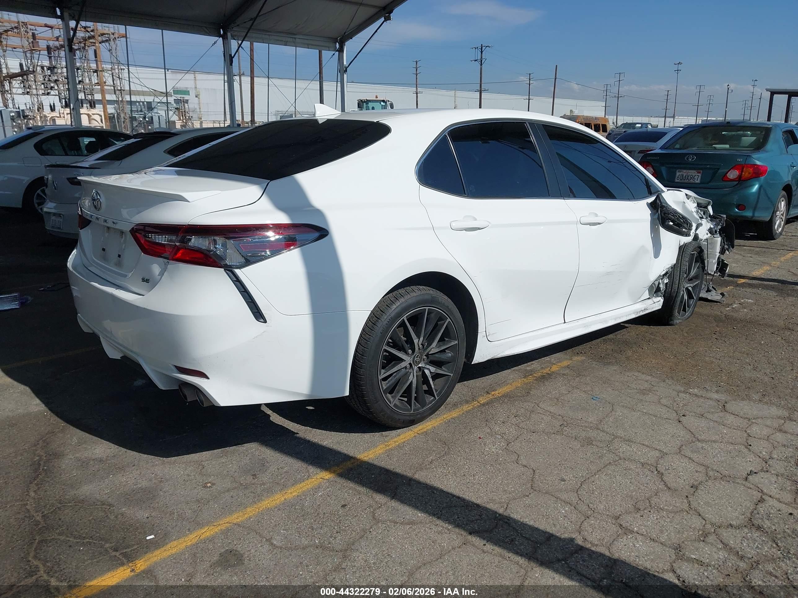 TOYOTA CAMRY image 4
