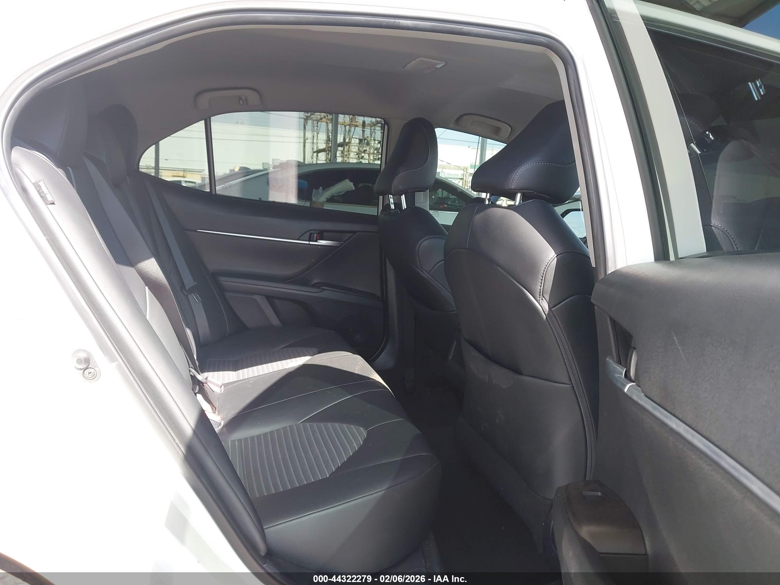 TOYOTA CAMRY image 8