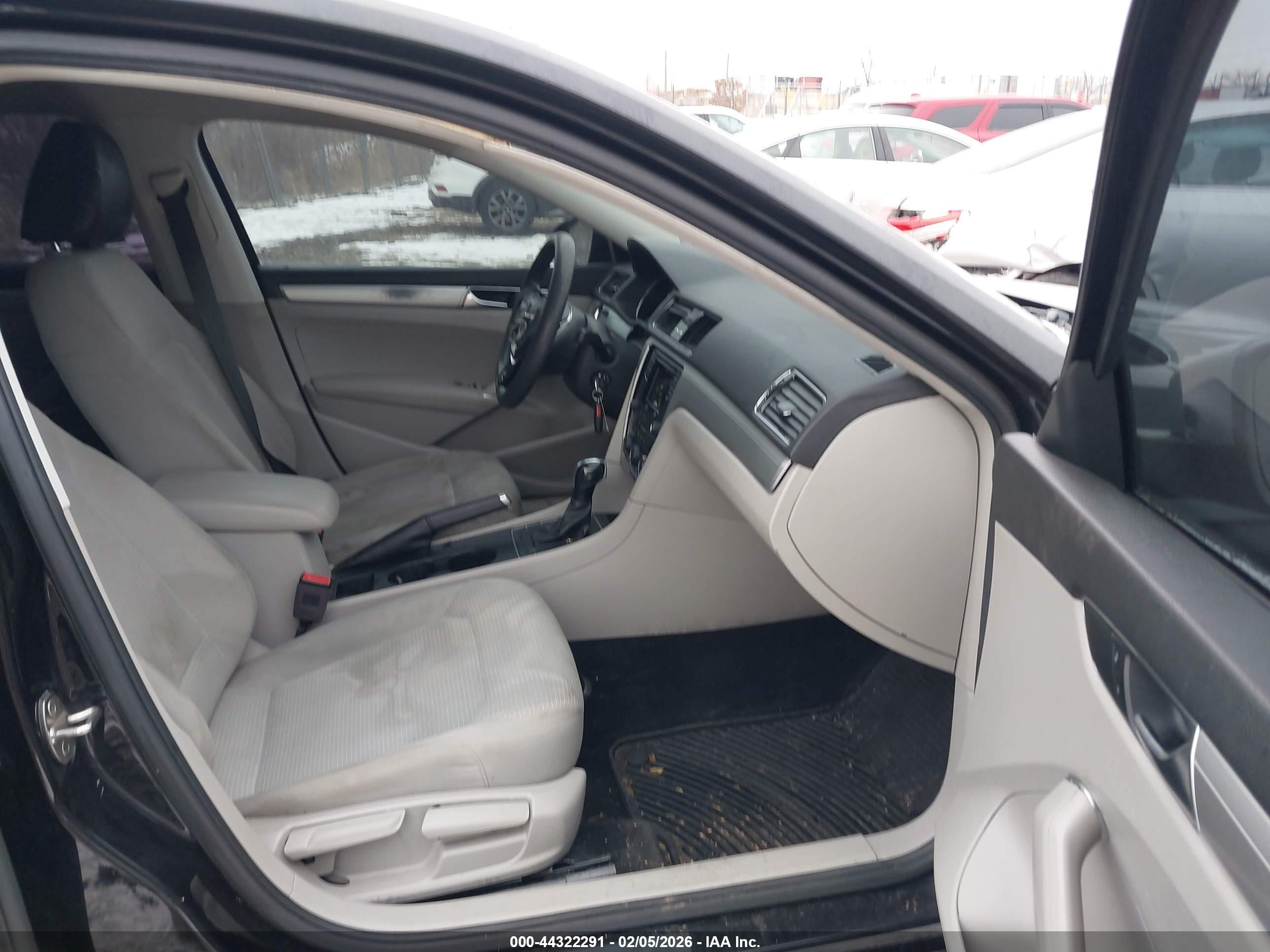 VOLKSWAGEN PASSAT image 5
