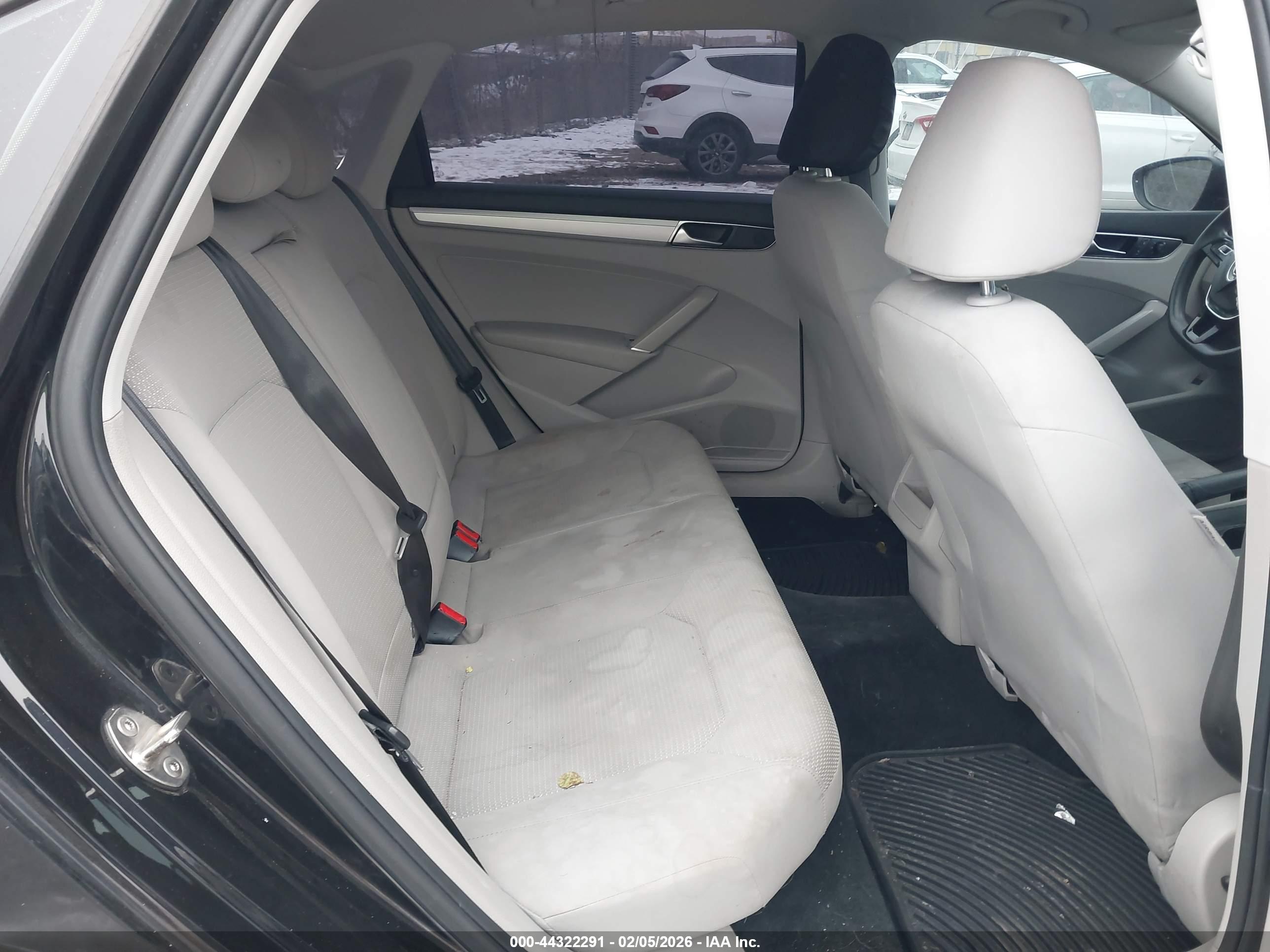 VOLKSWAGEN PASSAT image 8