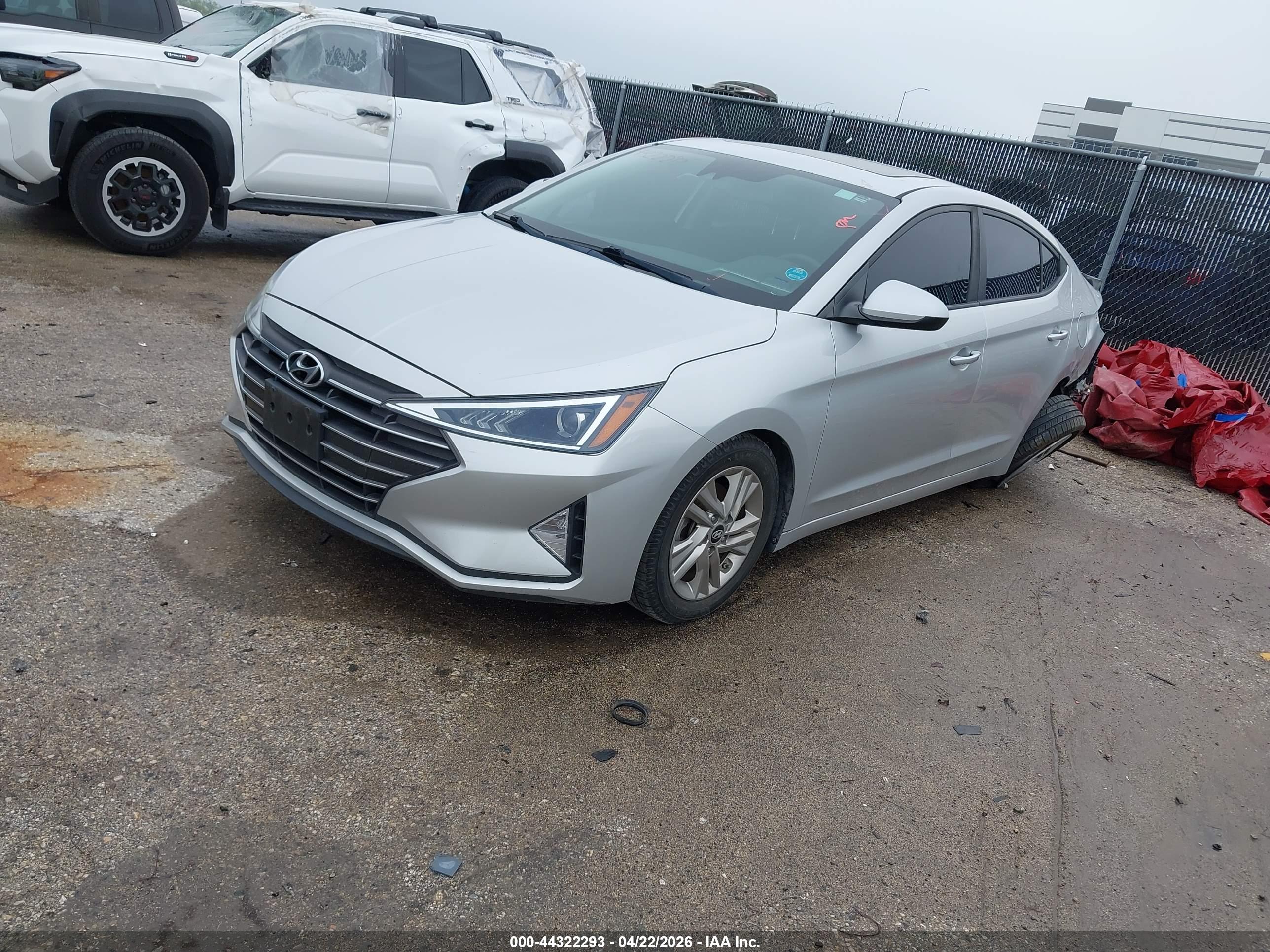 HYUNDAI ELANTRA image 2