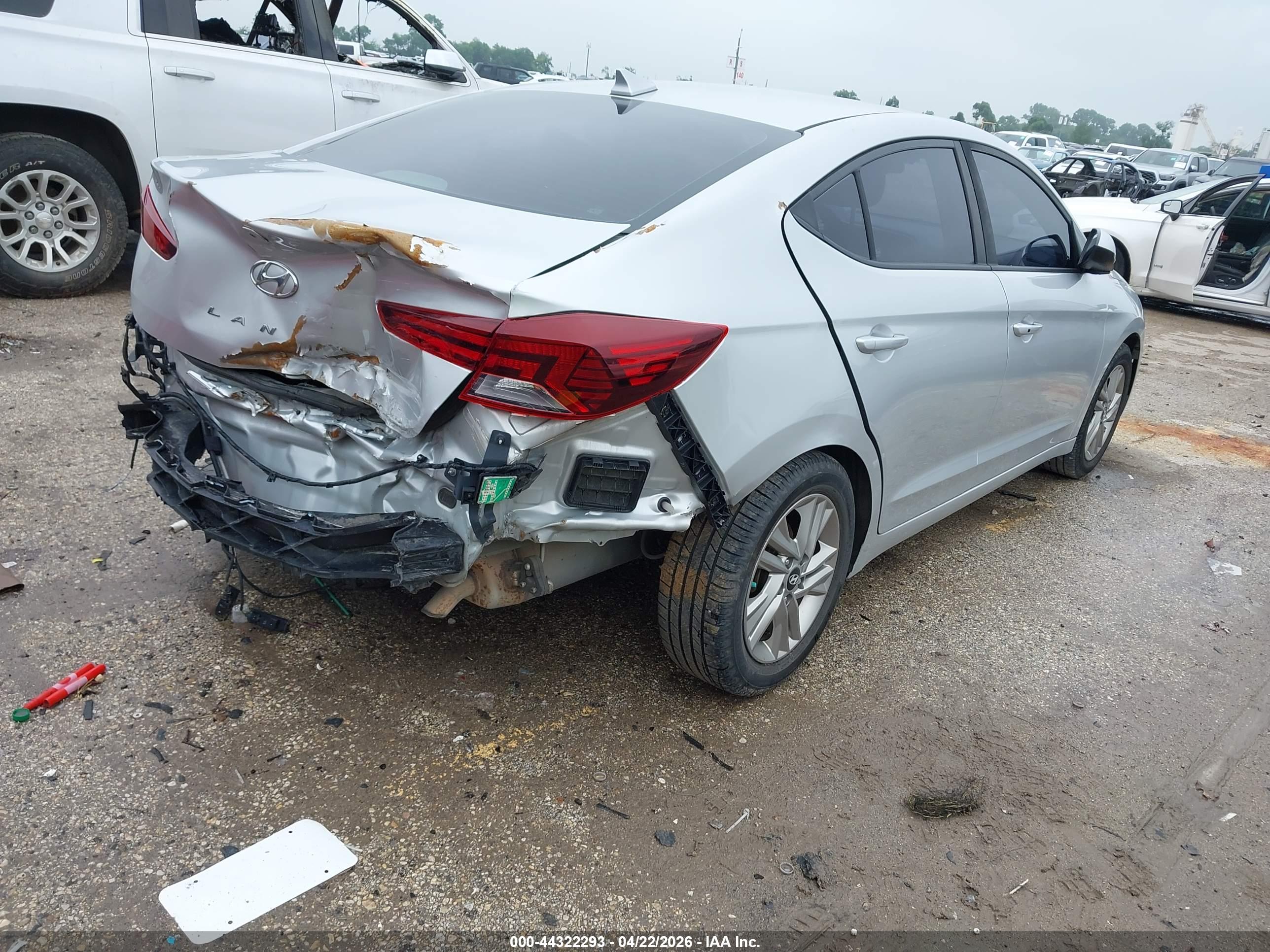 HYUNDAI ELANTRA image 4