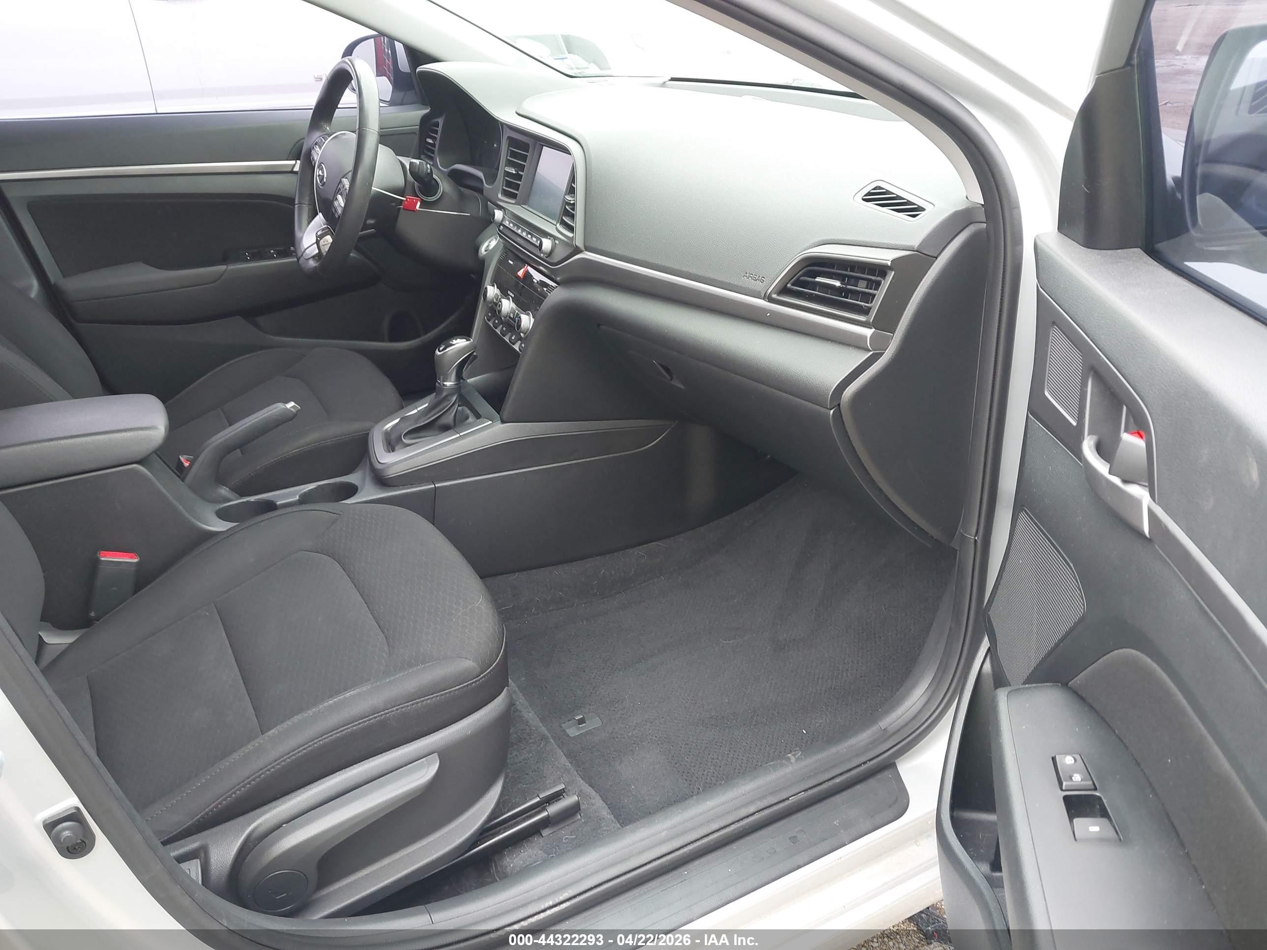 HYUNDAI ELANTRA image 5